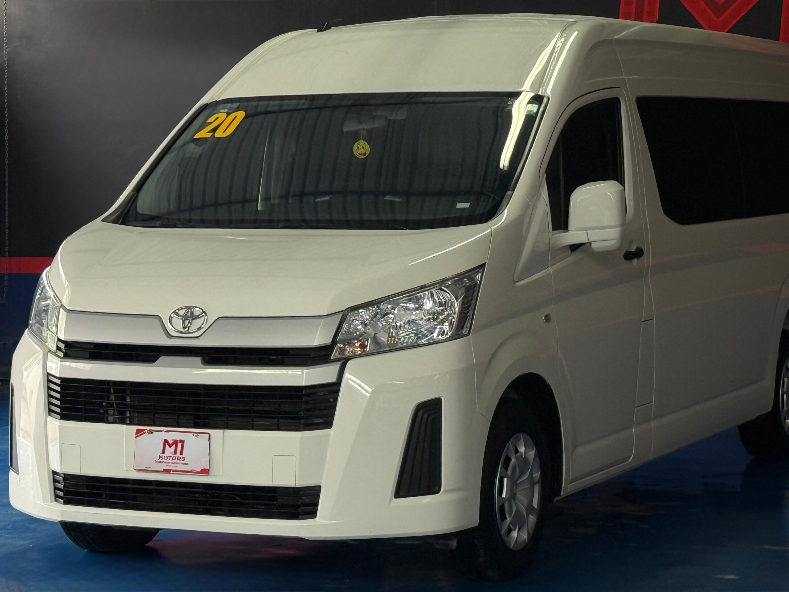 TOYOTA HIACE VENTANA SUPERLARGA 2020