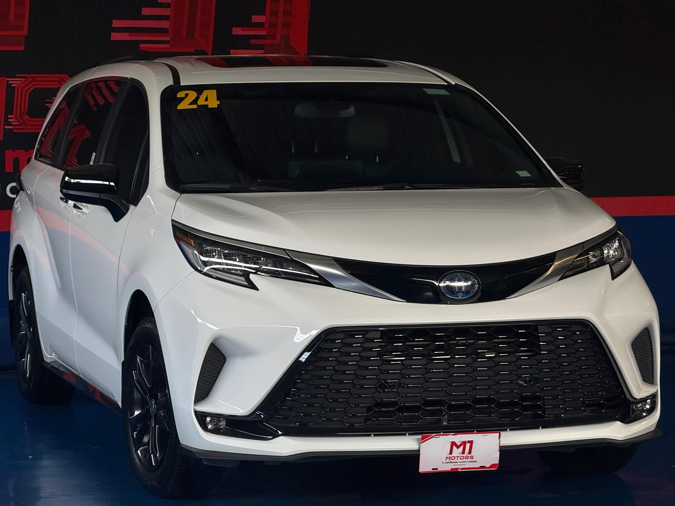 TOYOTA SIENNA XSE 2024
