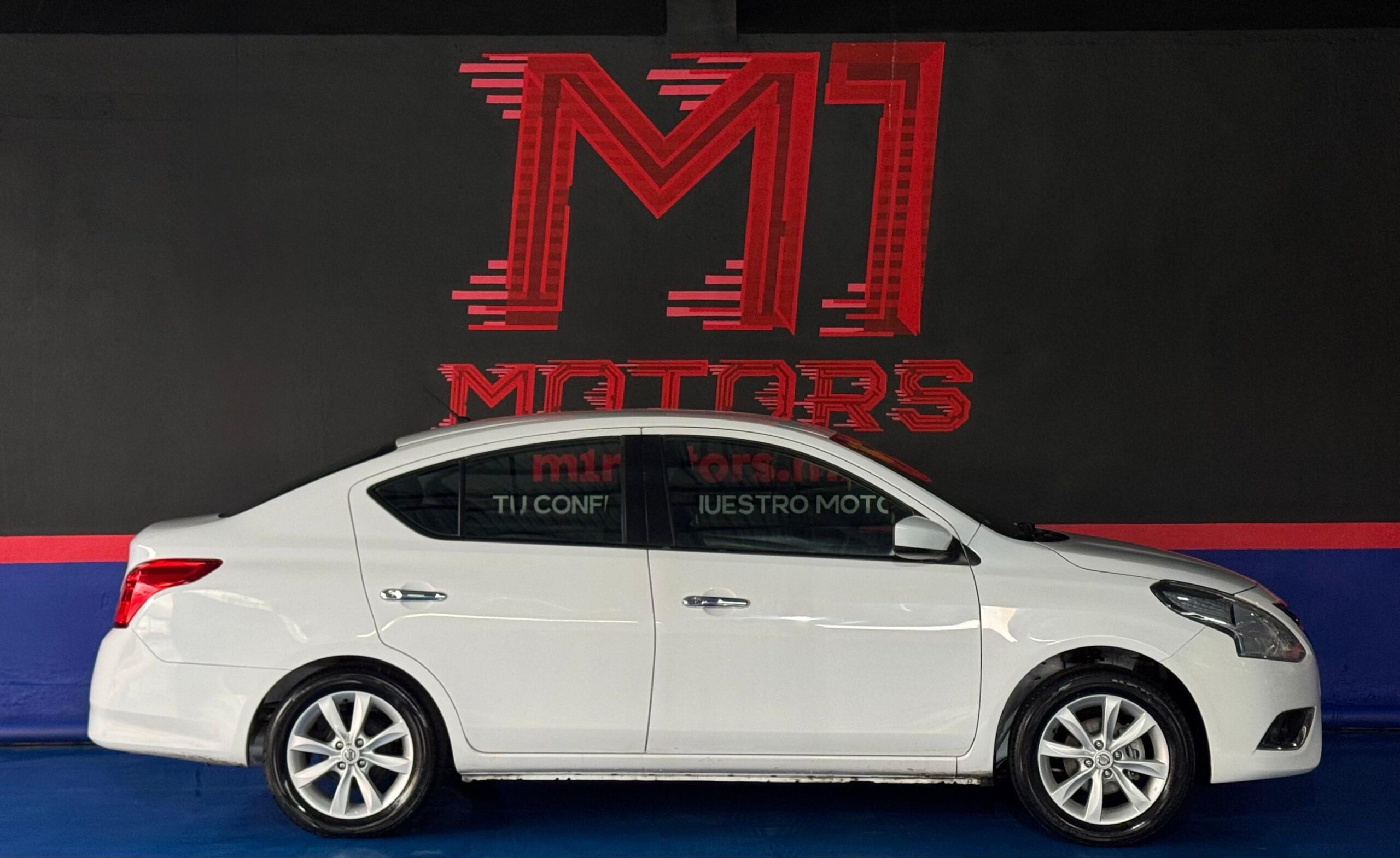 NISSAN VERSA ADVANCE 2018