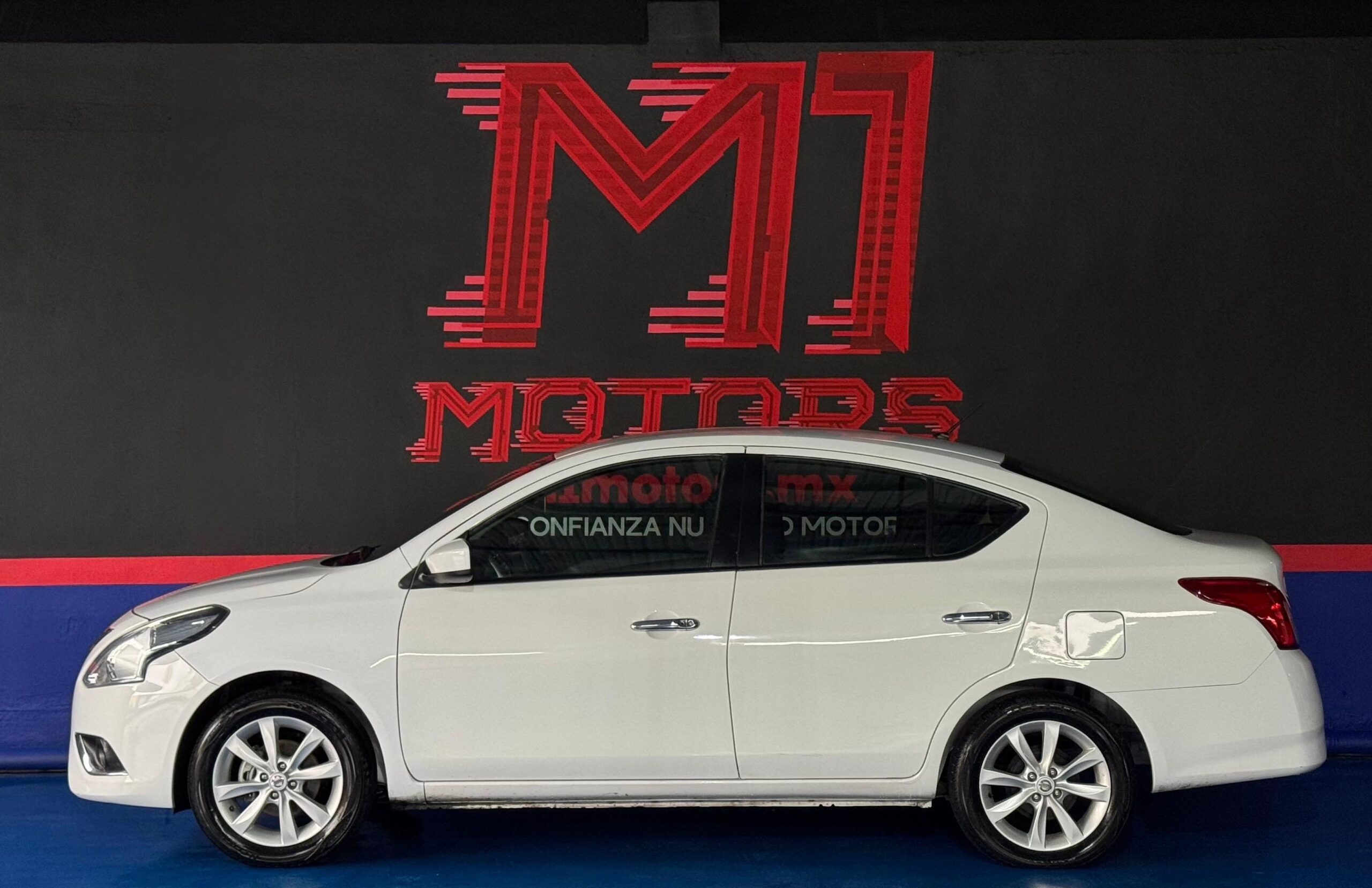 NISSAN VERSA ADVANCE 2018