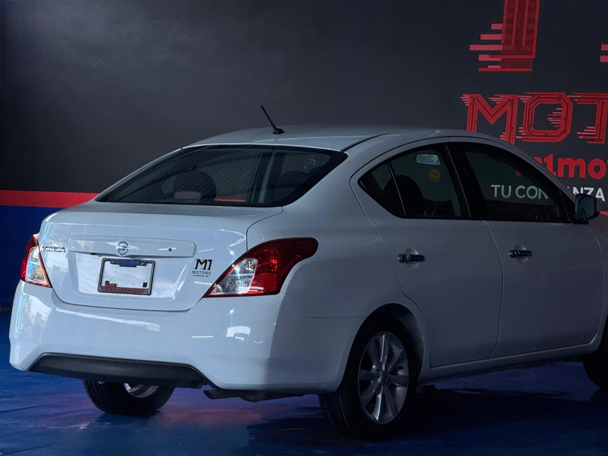 NISSAN VERSA ADVANCE 2018