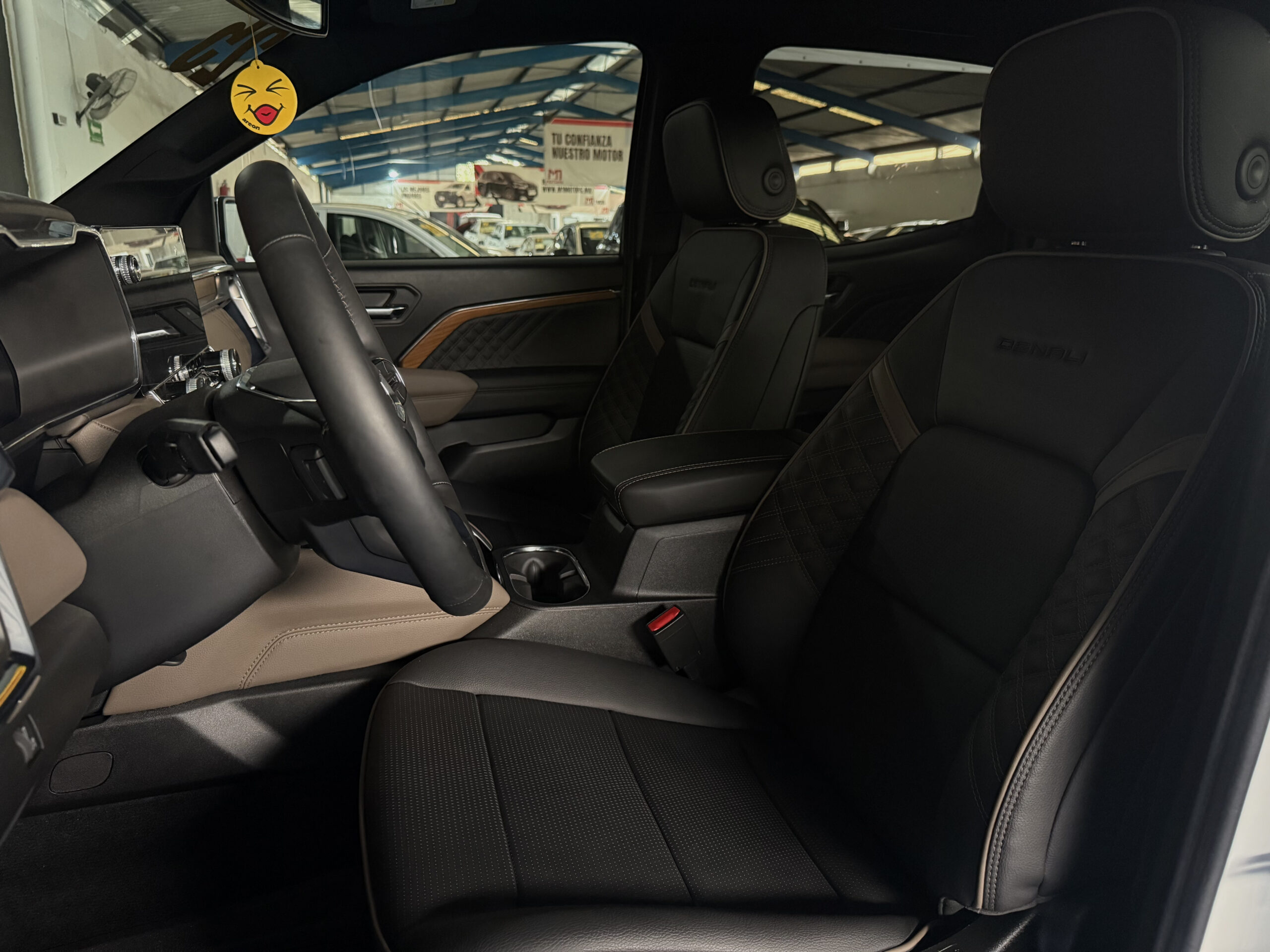 GMC CANYON DENALI 2025