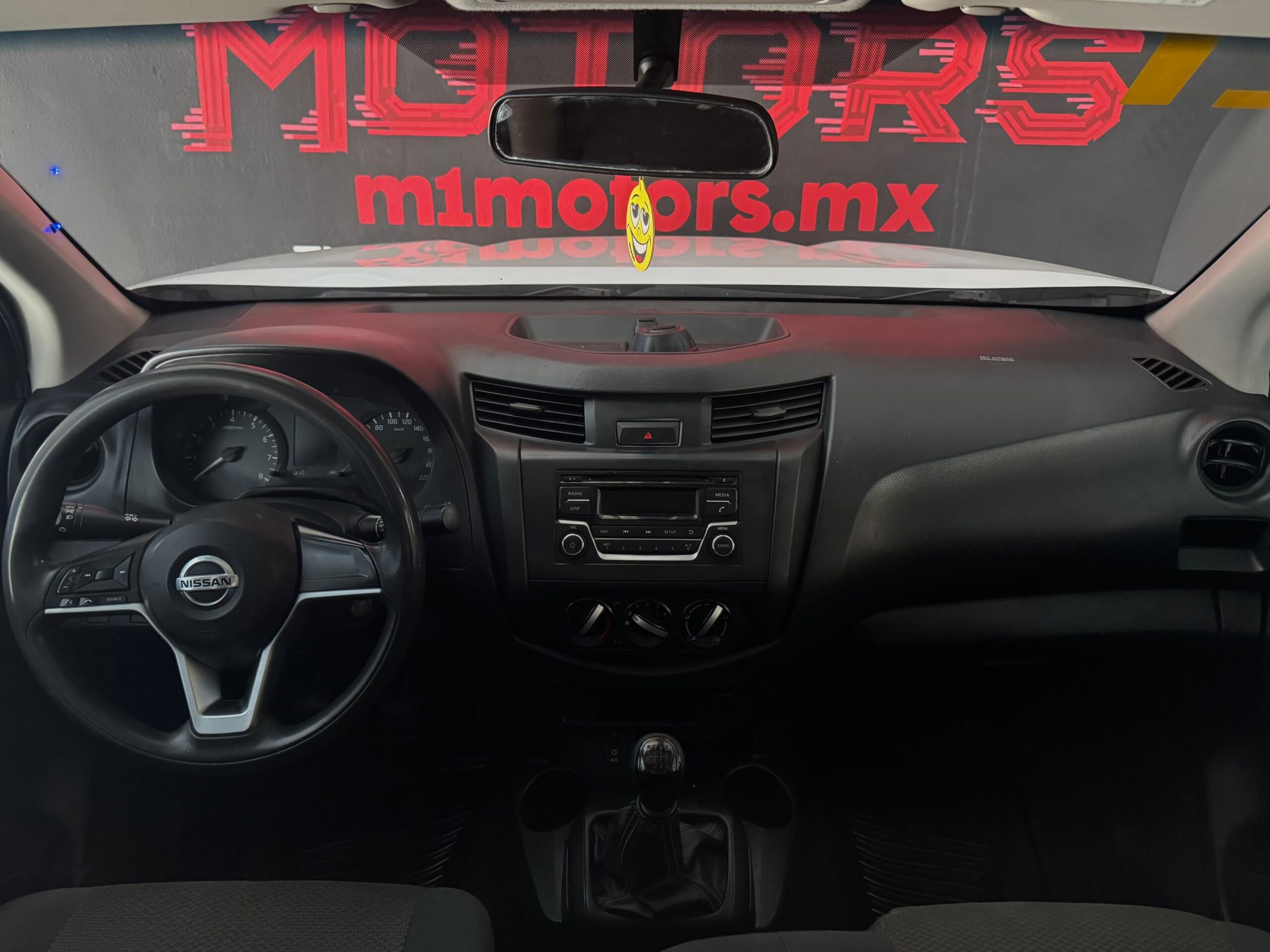 NISSAN NP300 ESTACAS 2021
