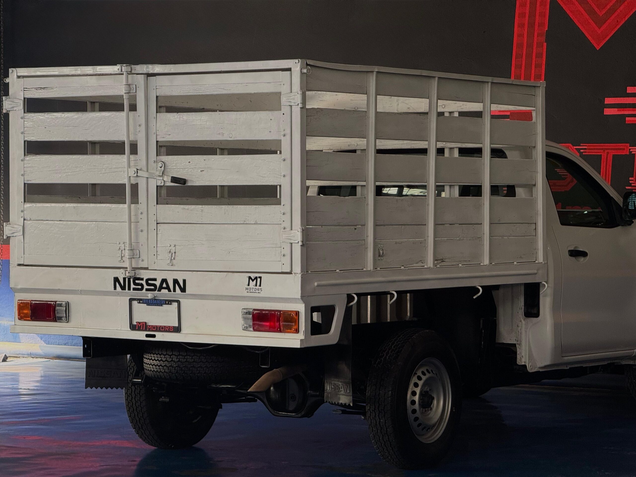 NISSAN NP300 ESTACAS 2021