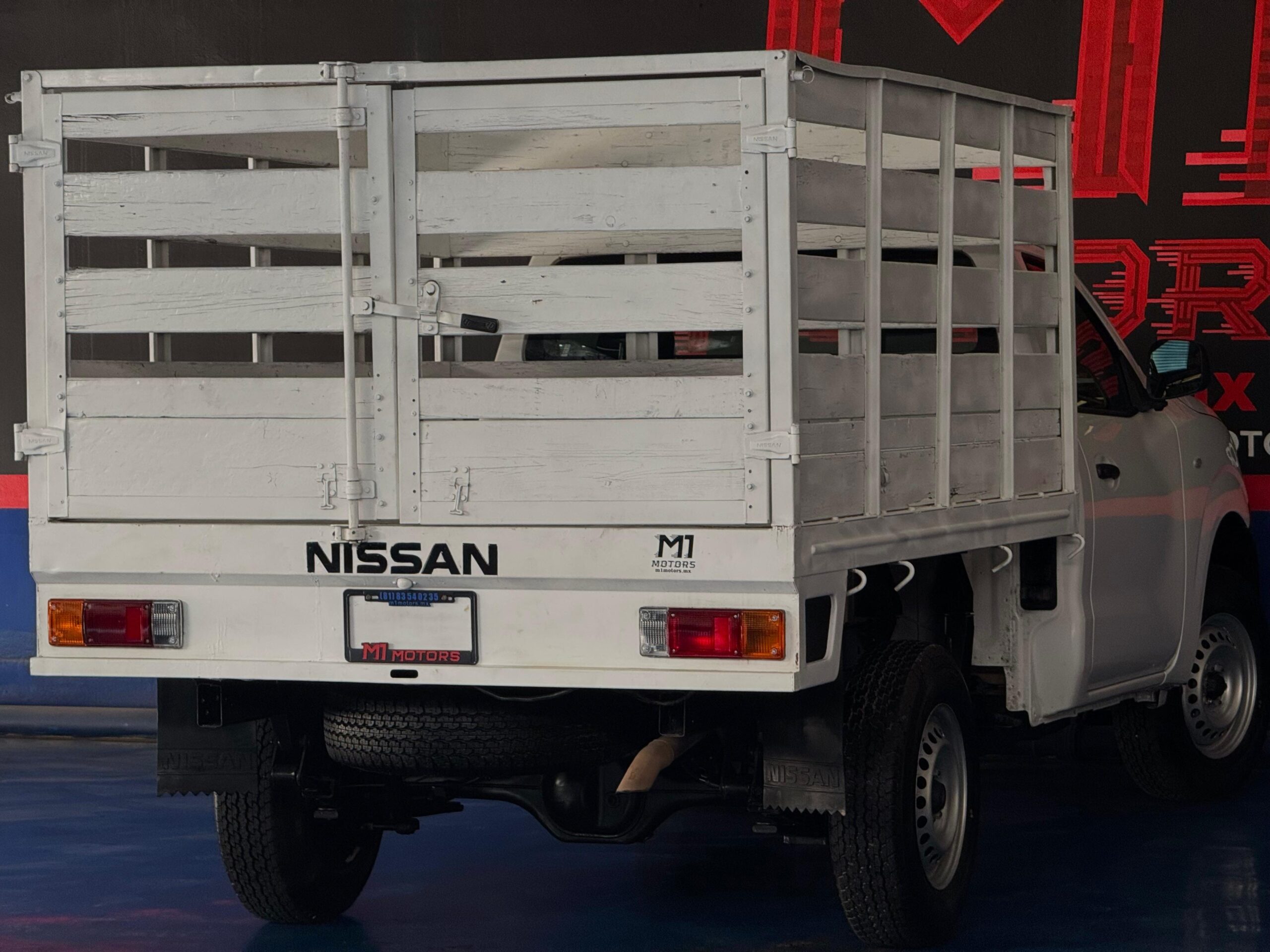NISSAN NP300 ESTACAS 2021