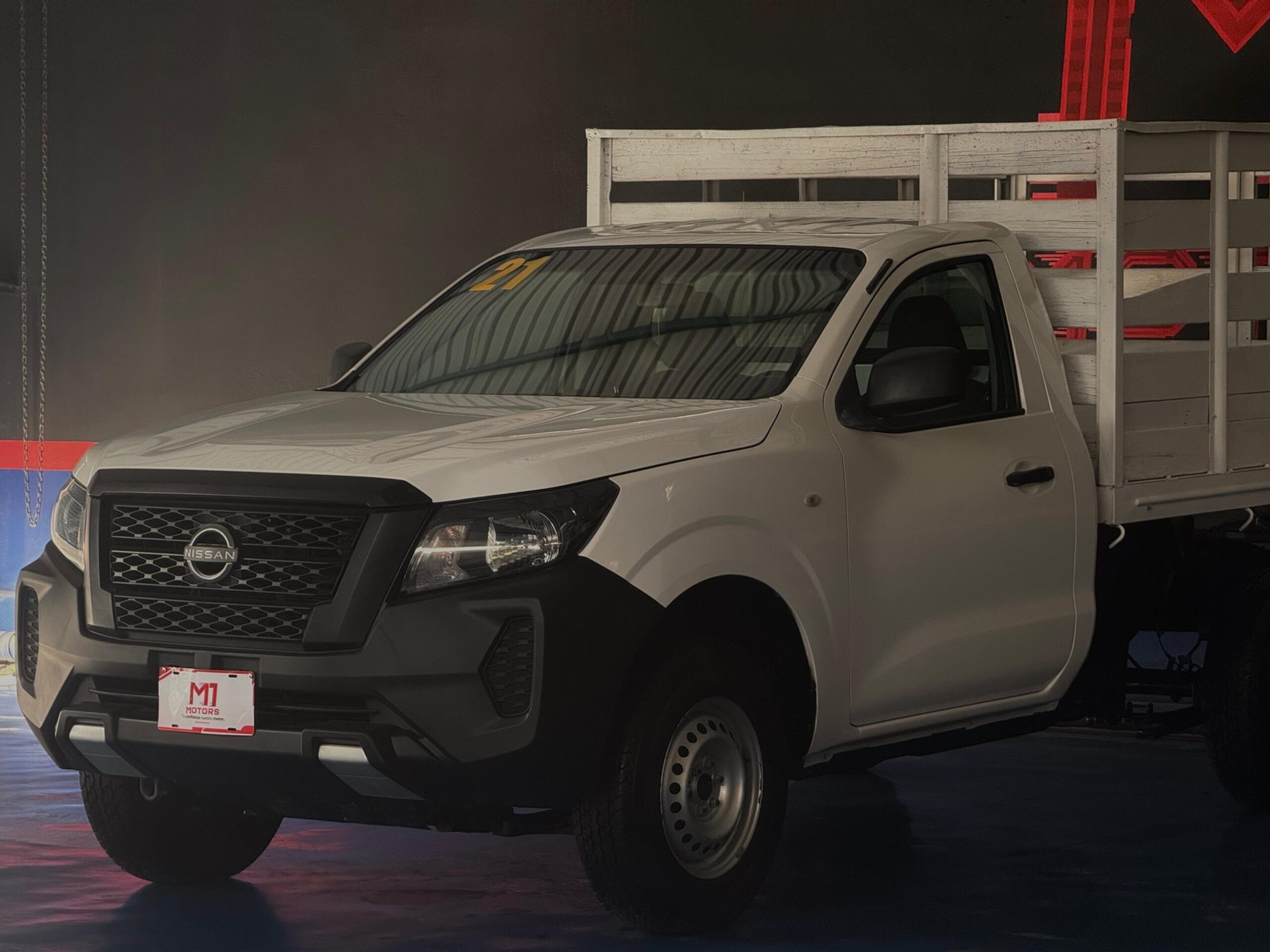NISSAN NP300 ESTACAS 2021