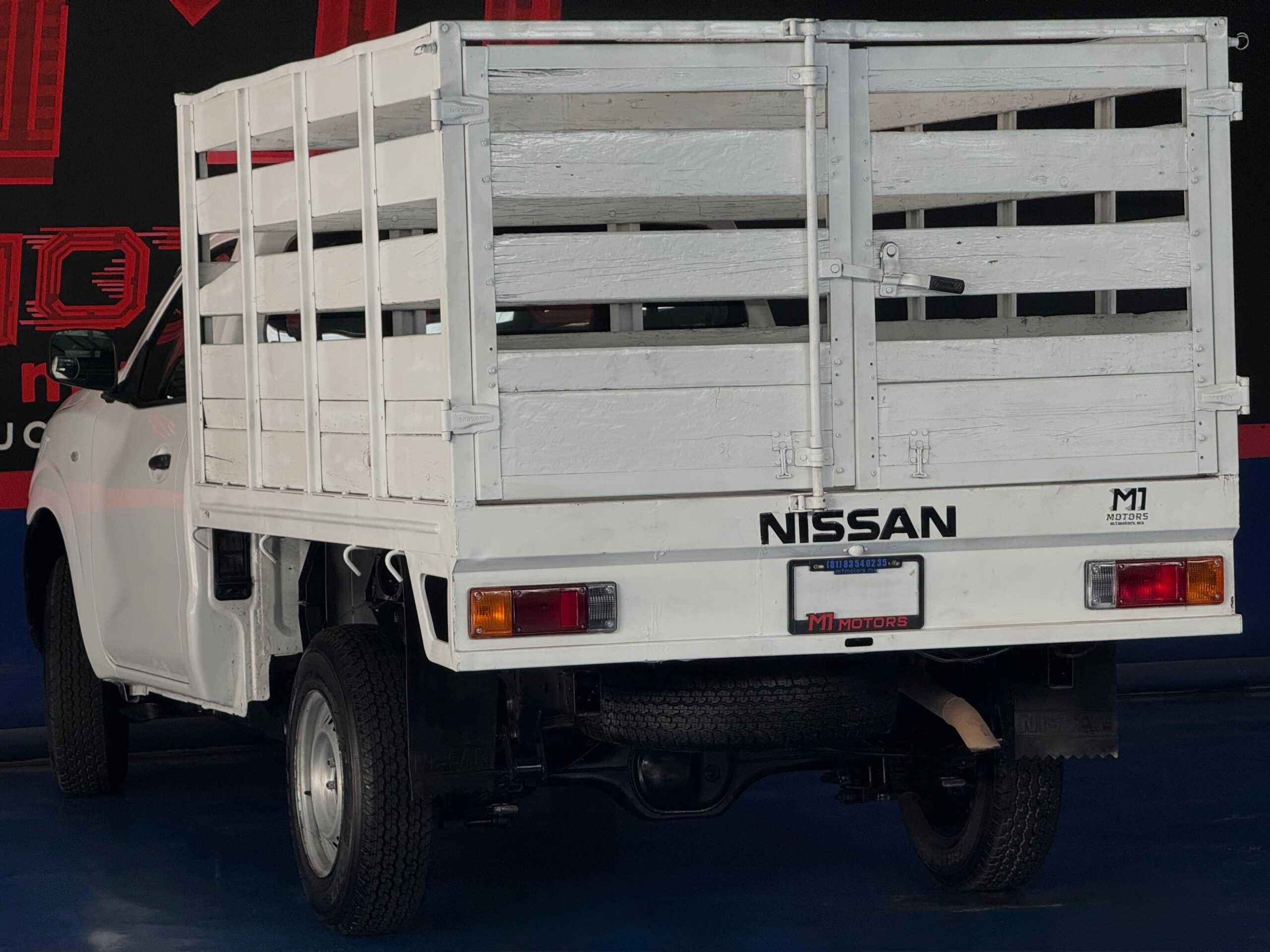 NISSAN NP300 ESTACAS 2021