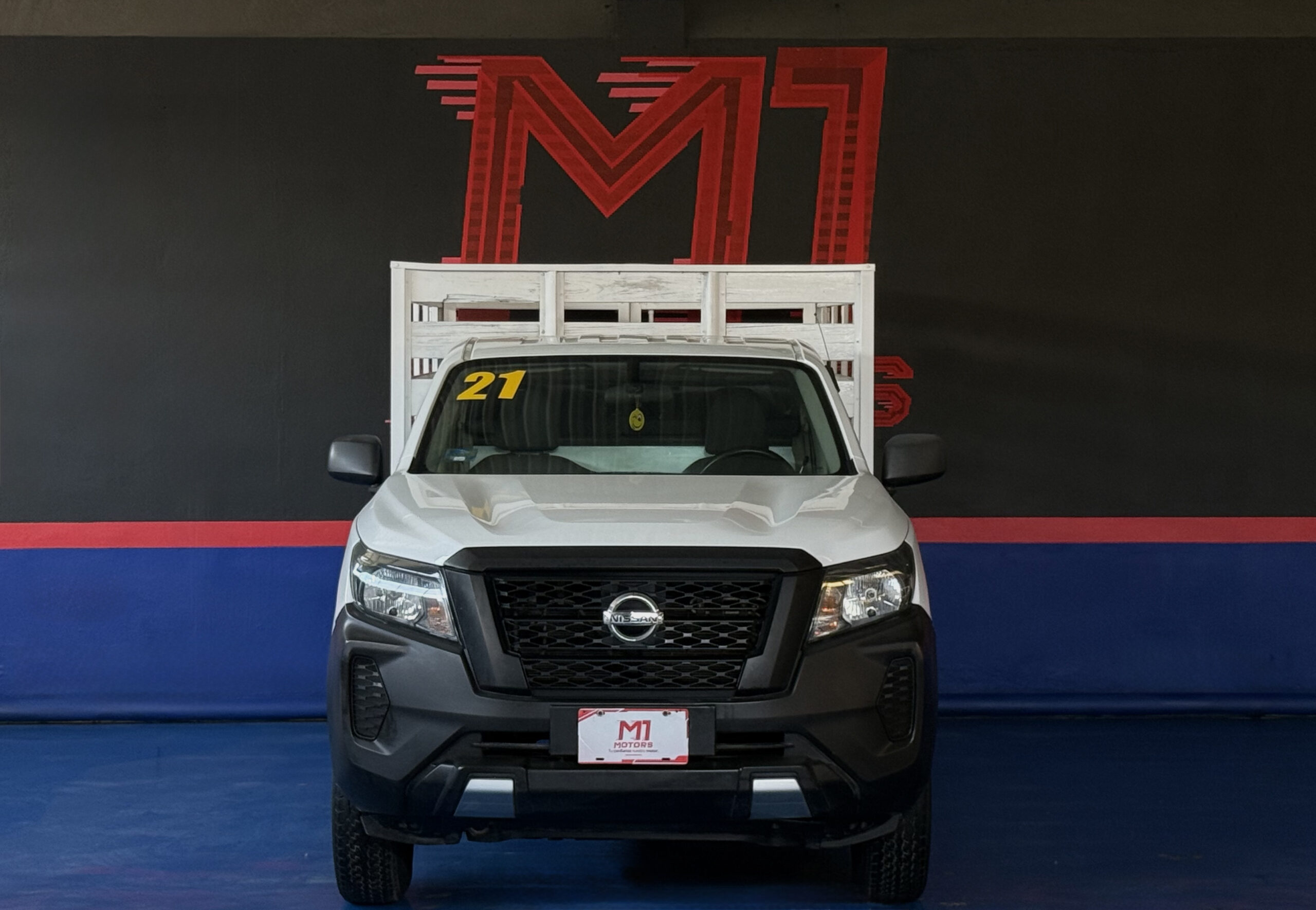 NISSAN NP300 ESTACAS