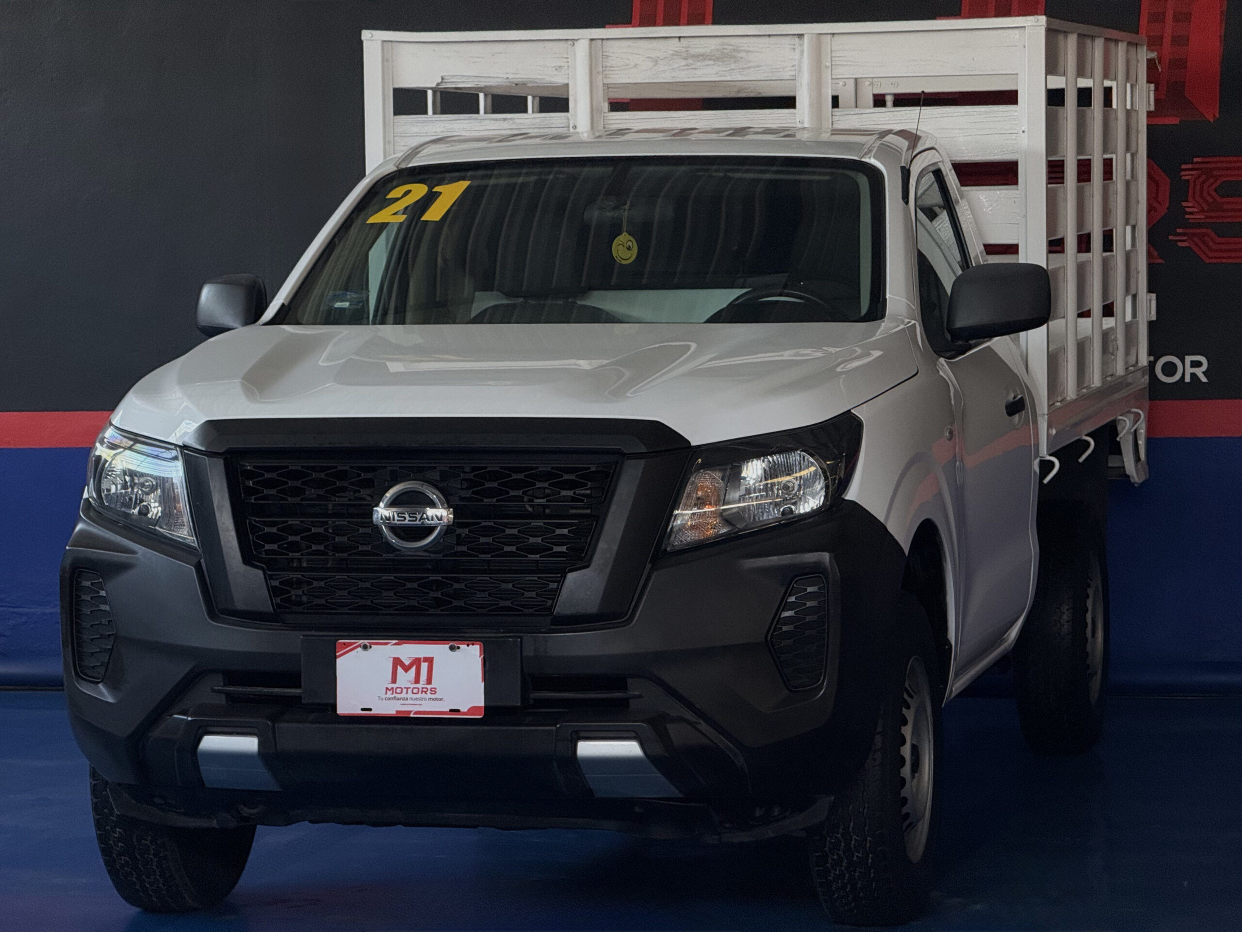 NISSAN NP300 ESTACAS