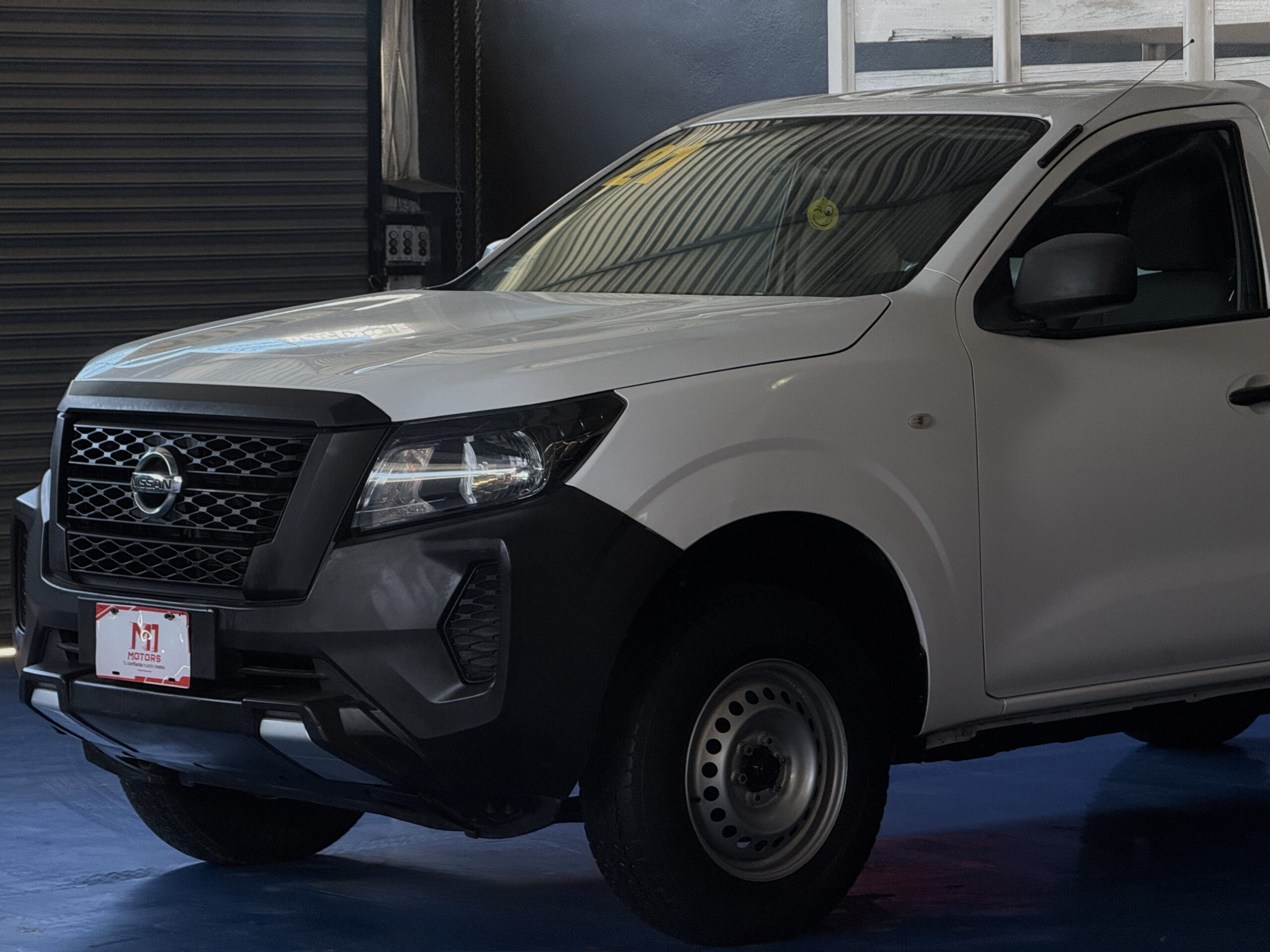 NISSAN NP300 ESTACAS