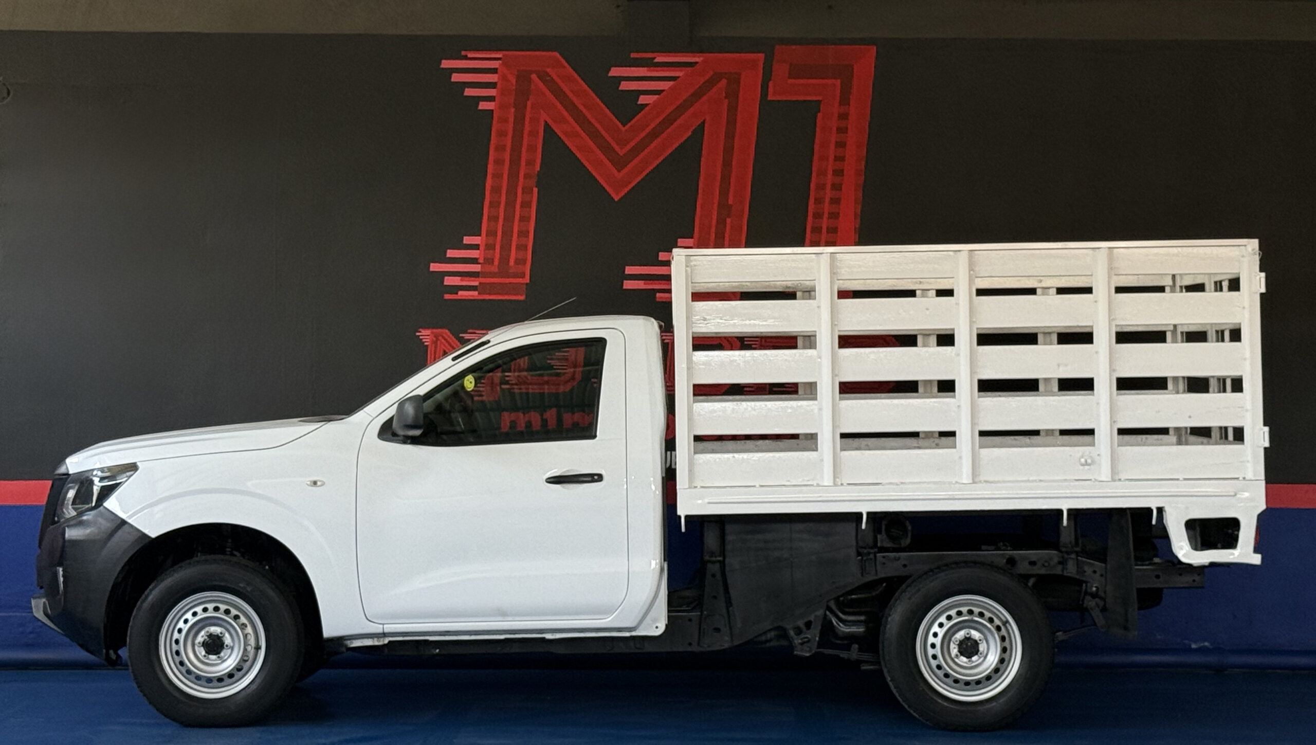 NISSAN NP300 ESTACAS