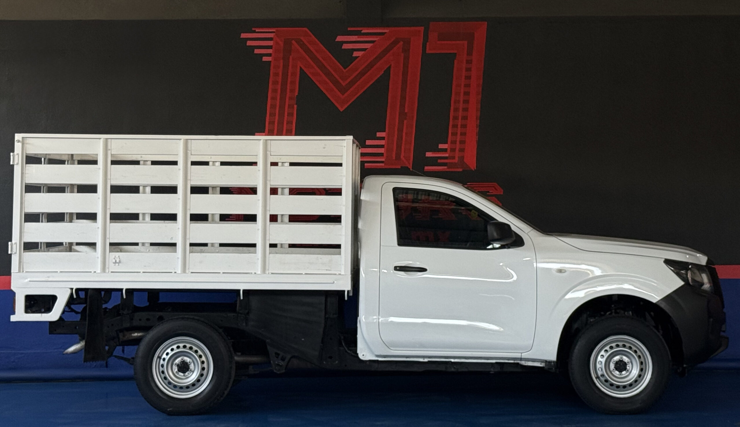 NISSAN NP300 ESTACAS