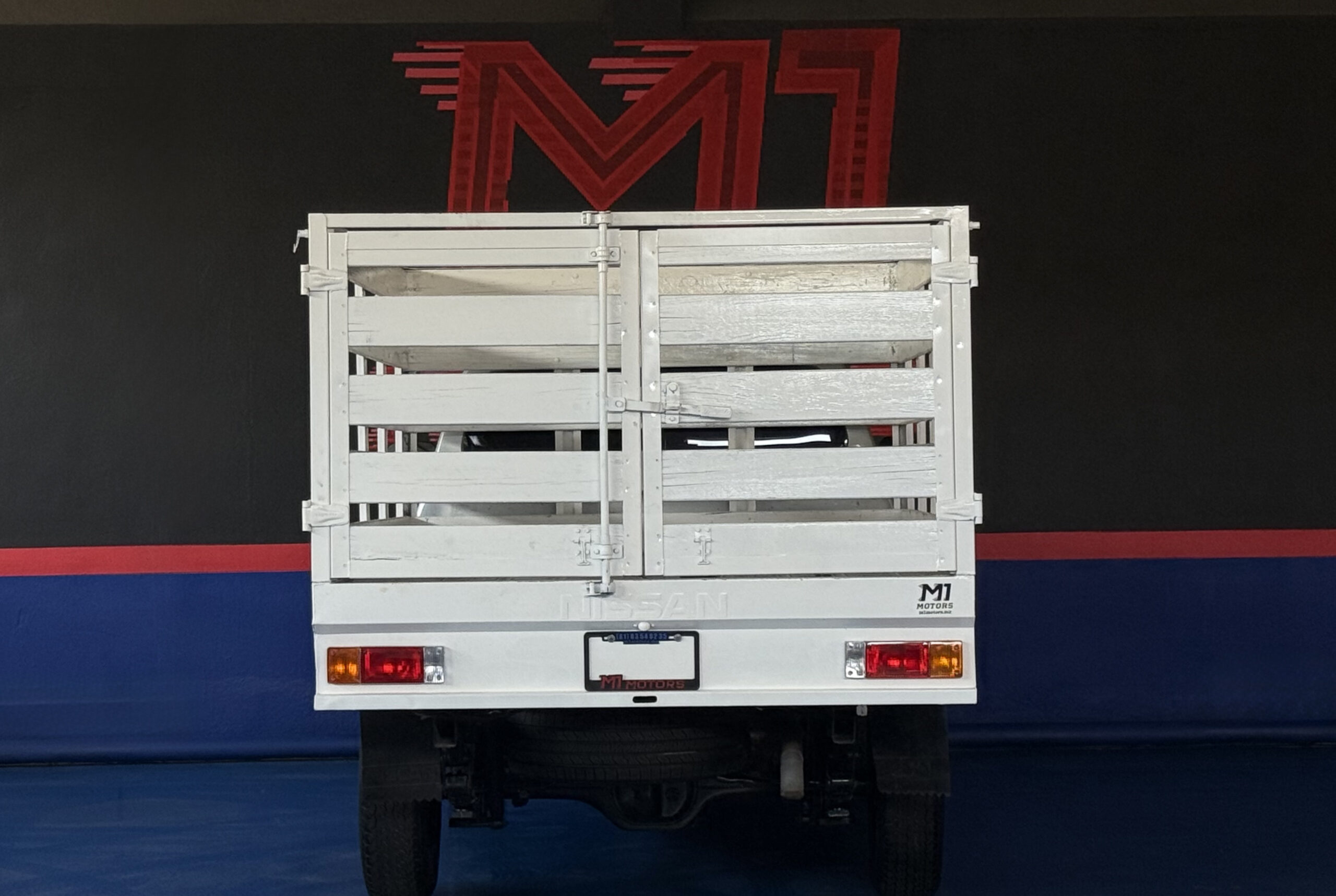 NISSAN NP300 ESTACAS