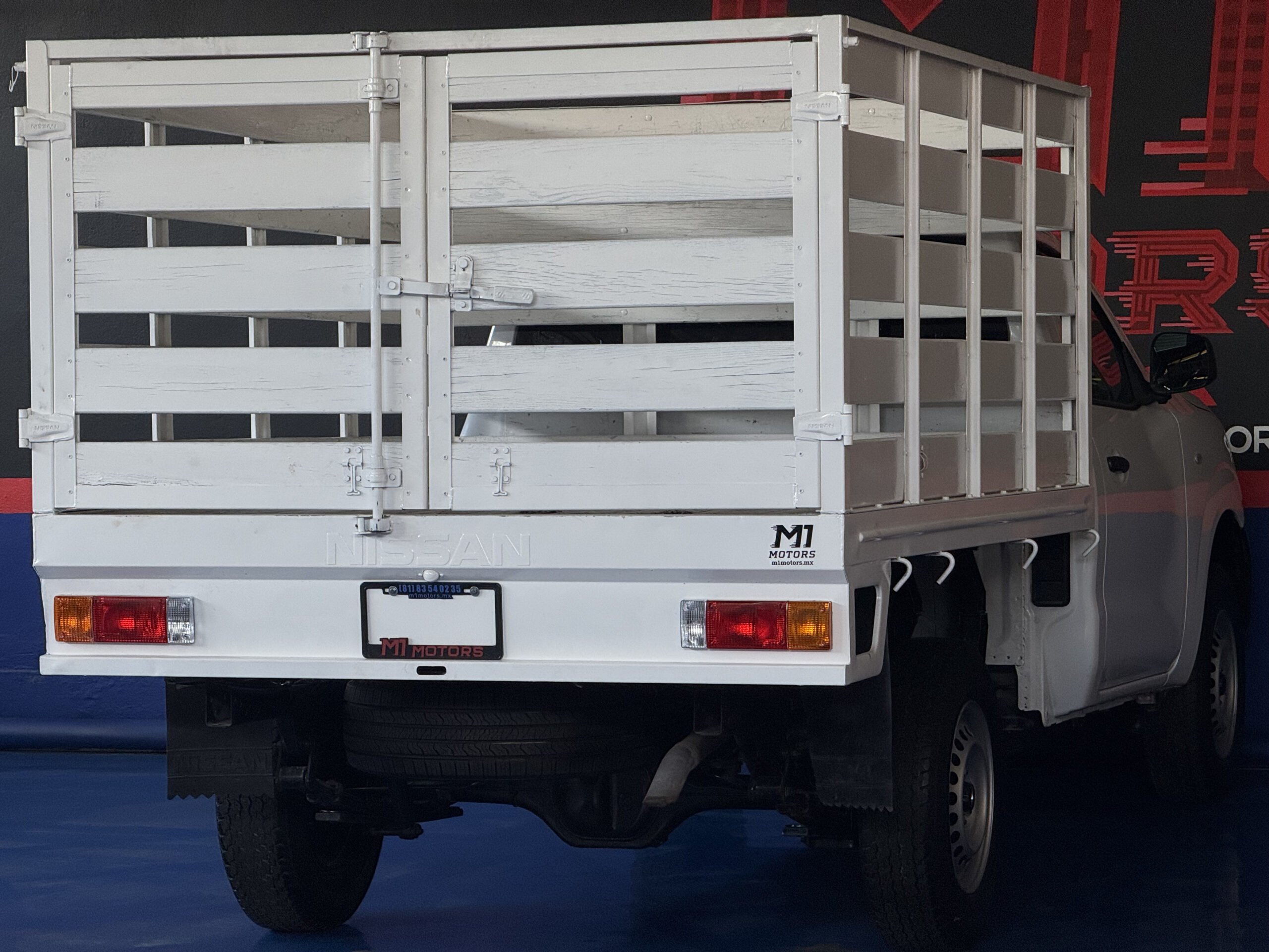 NISSAN NP300 ESTACAS