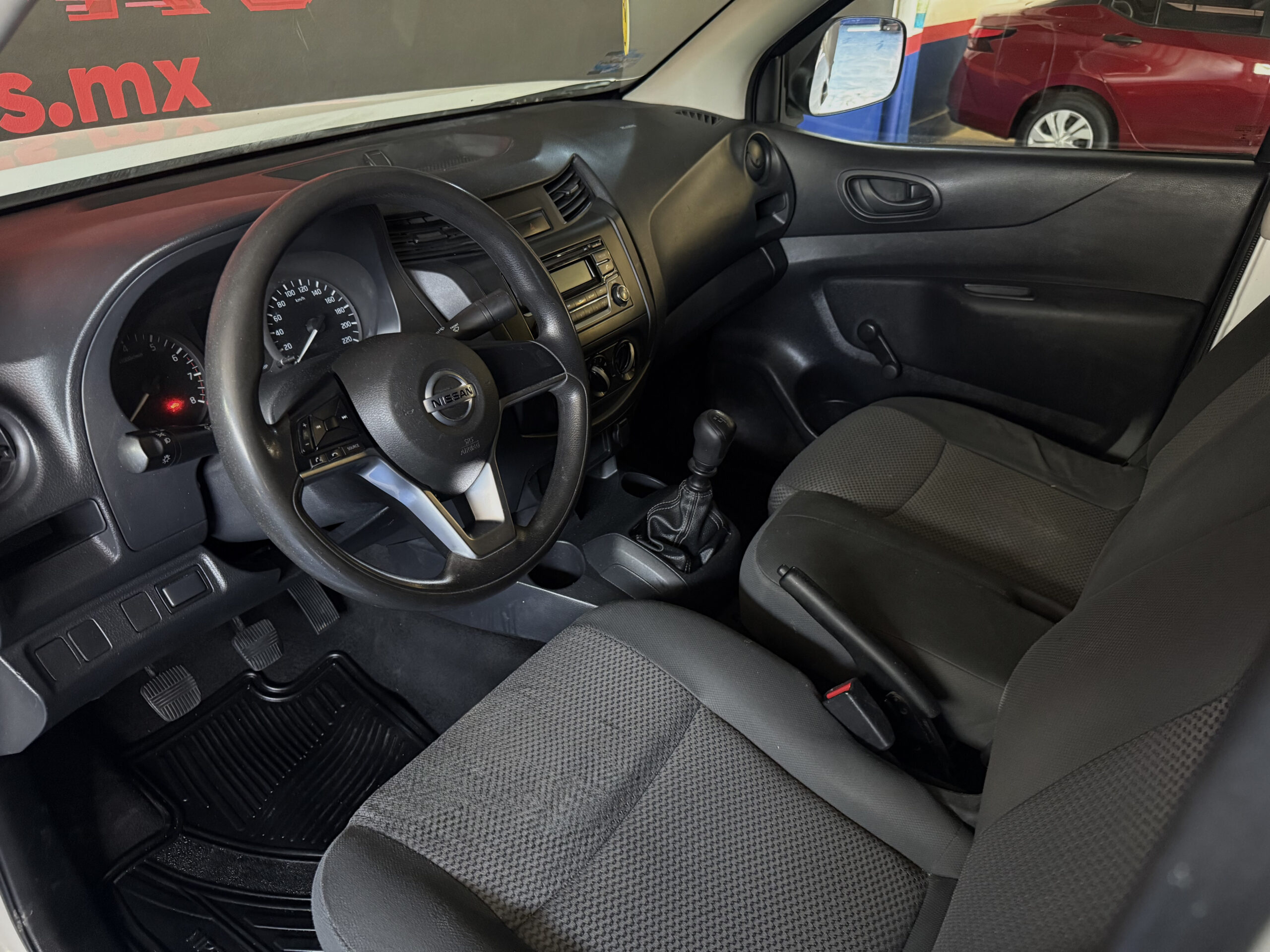 NISSAN NP300 ESTACAS