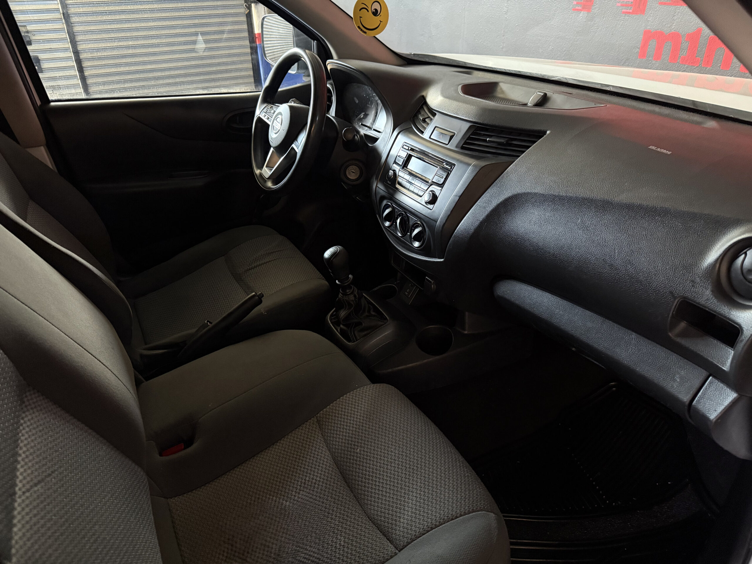 NISSAN NP300 ESTACAS