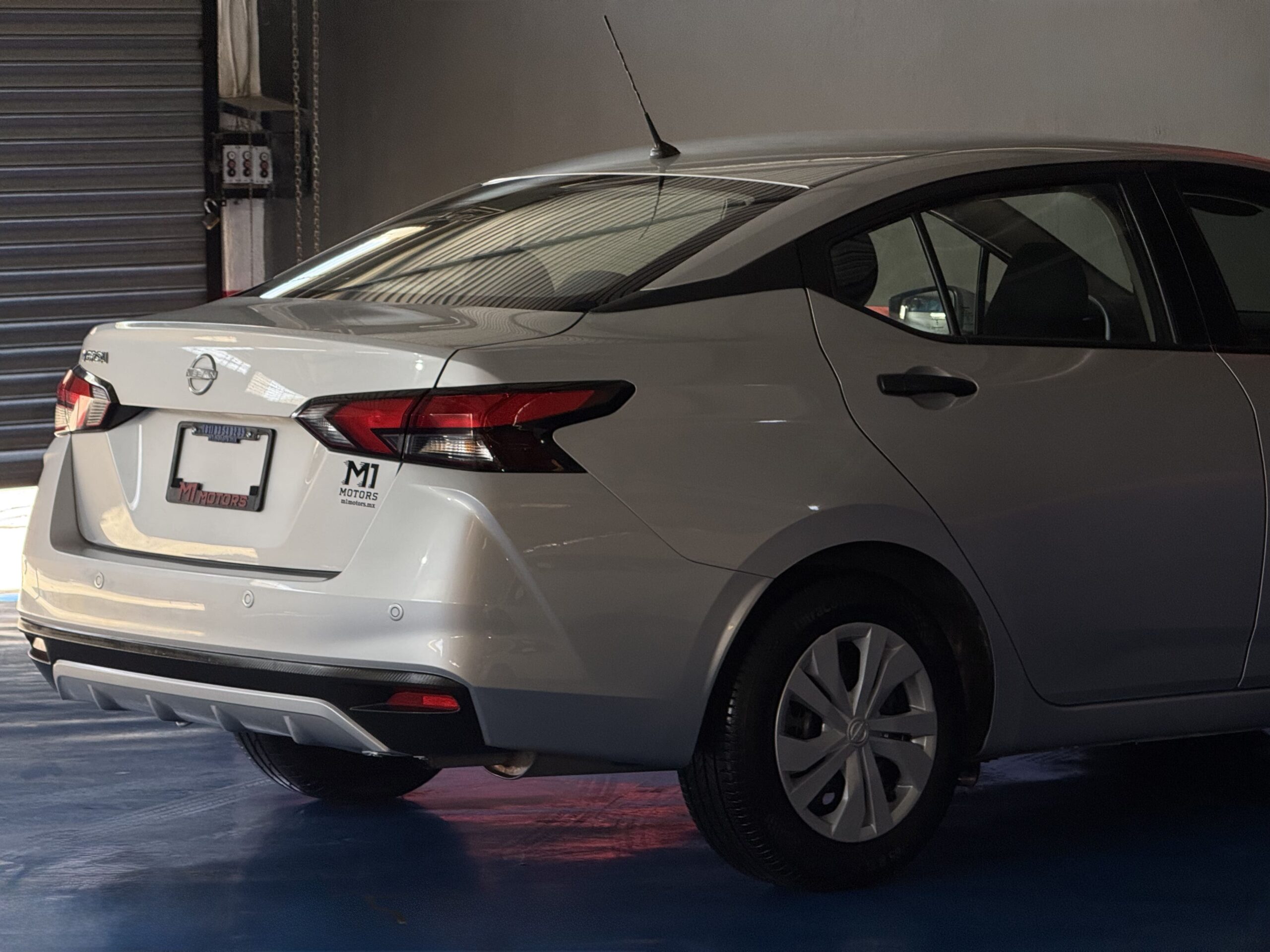 NISSAN VERSA SENSE CVT 2023