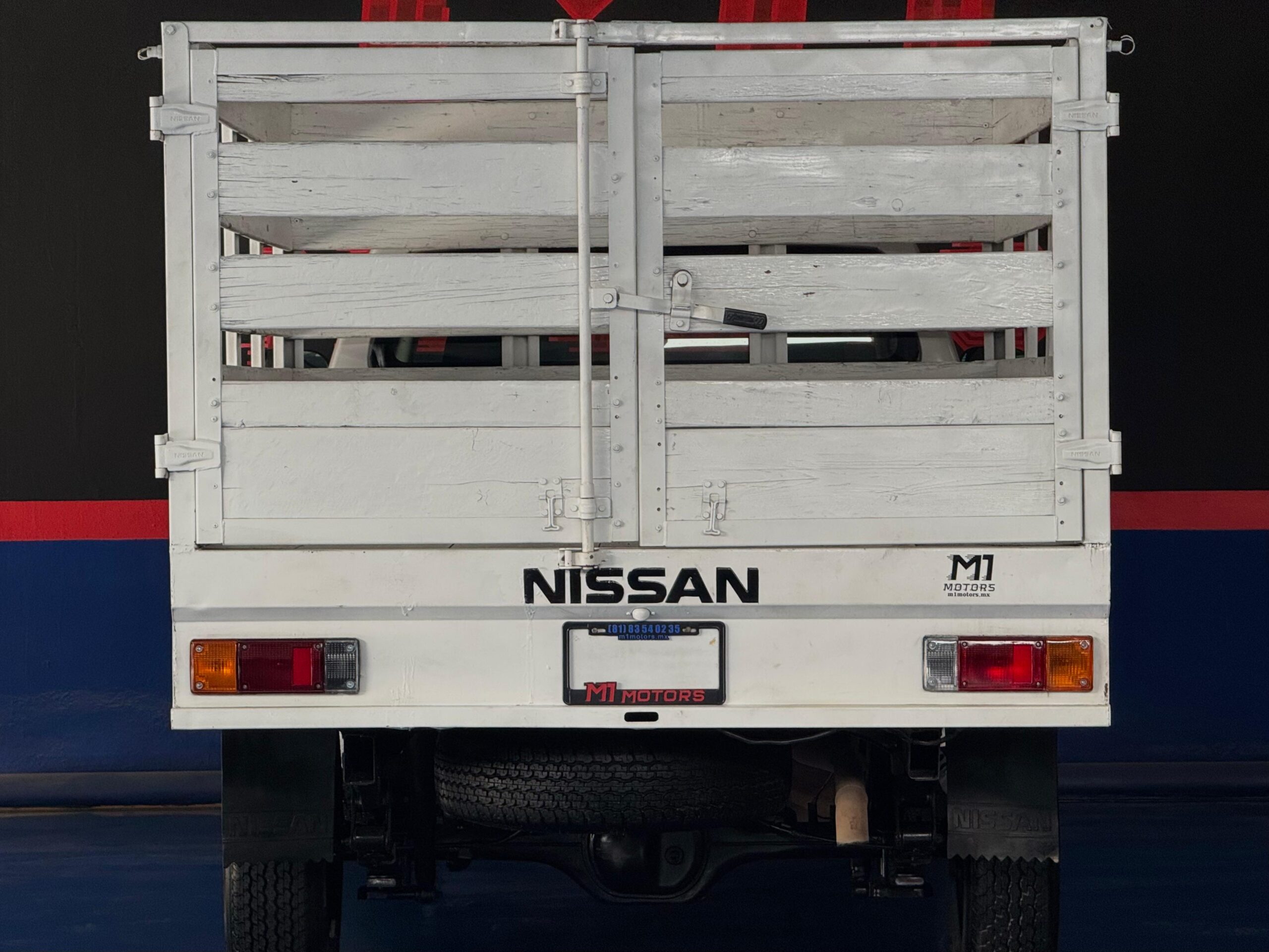 NISSAN NP300 ESTACAS 2021