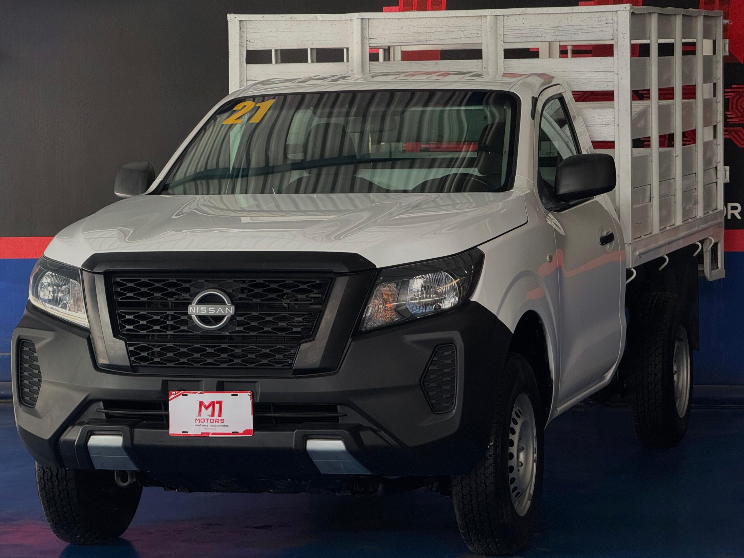 NISSAN NP300 ESTACAS 2021