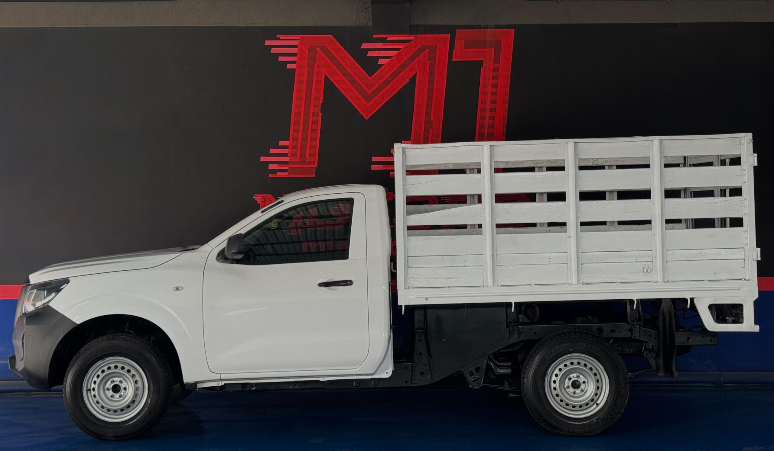 NISSAN NP300 ESTACAS 2021