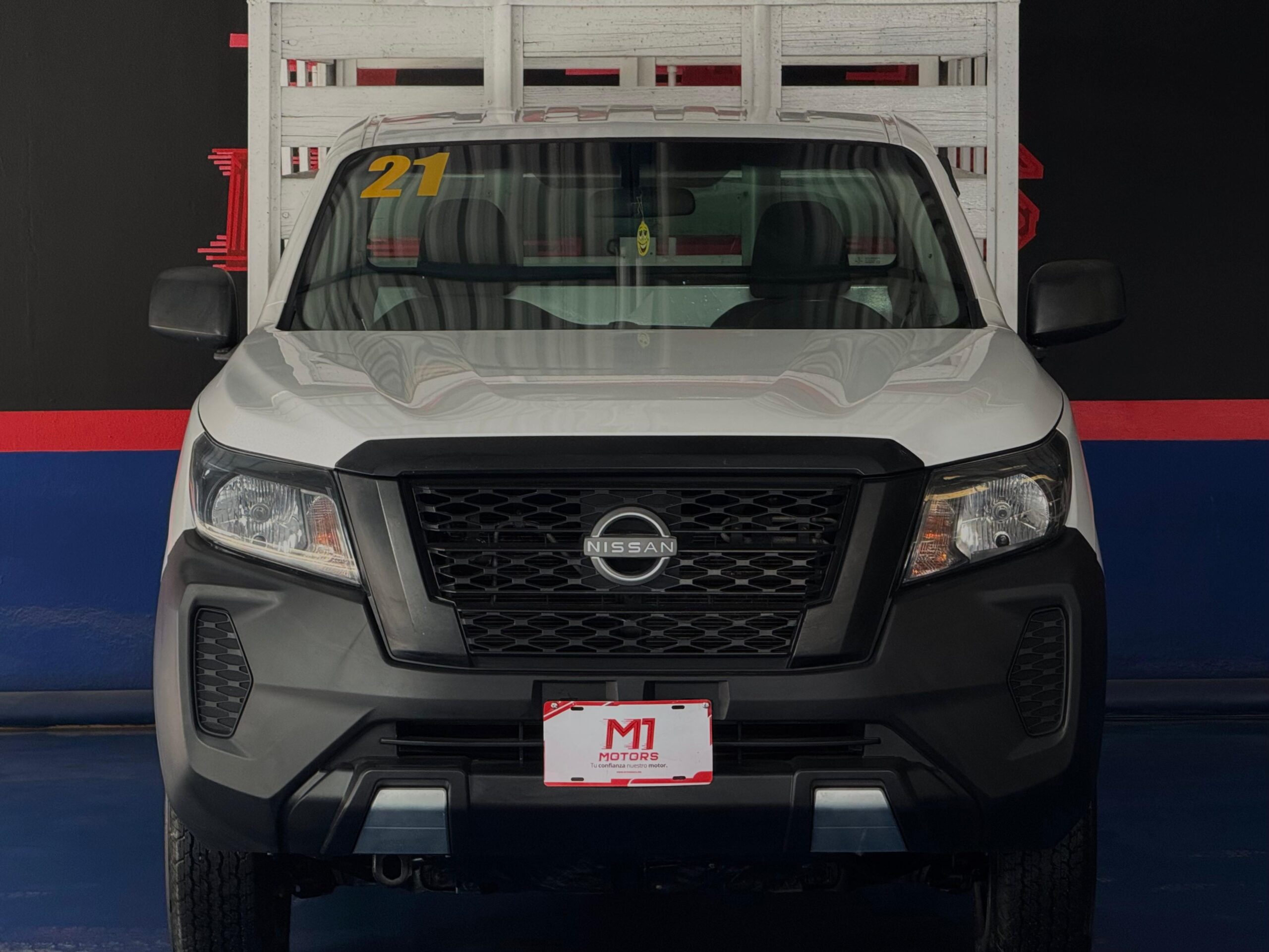 NISSAN NP300 ESTACAS 2021