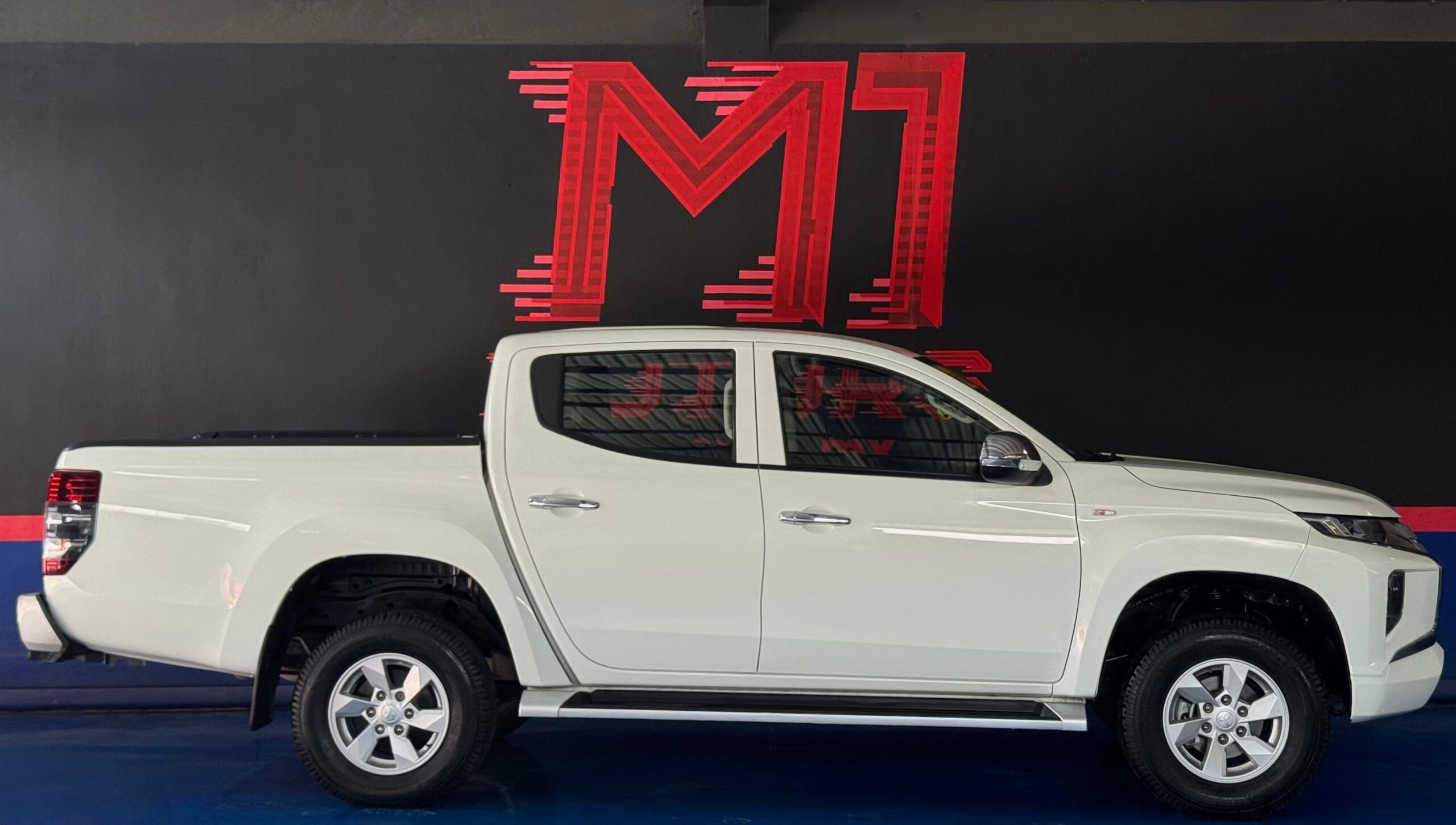 MITSUBISHI L200 GLX DOBLE CABINA 4X2 2022