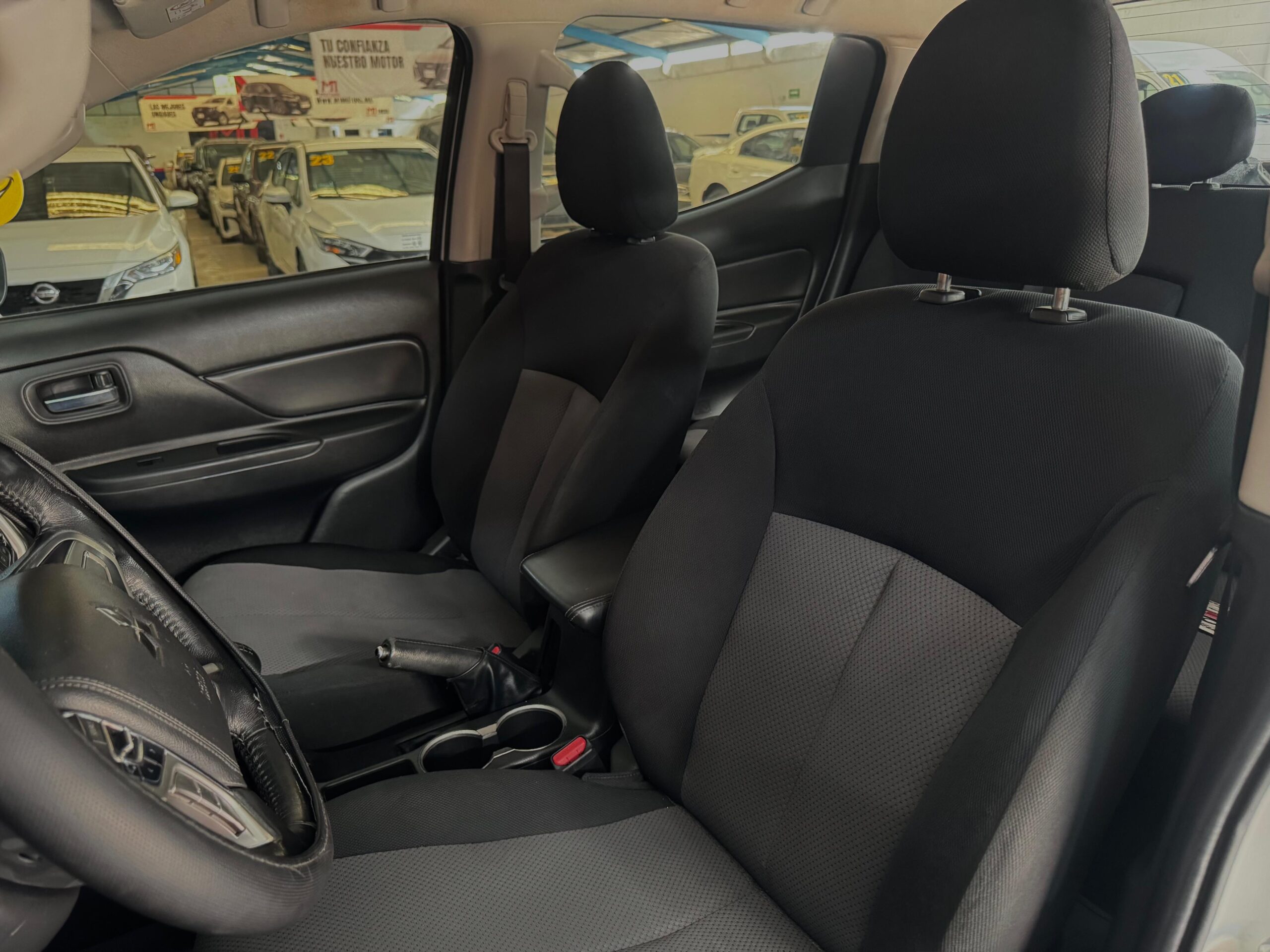 MITSUBISHI L200 GLX DOBLE CABINA 4X2 2022