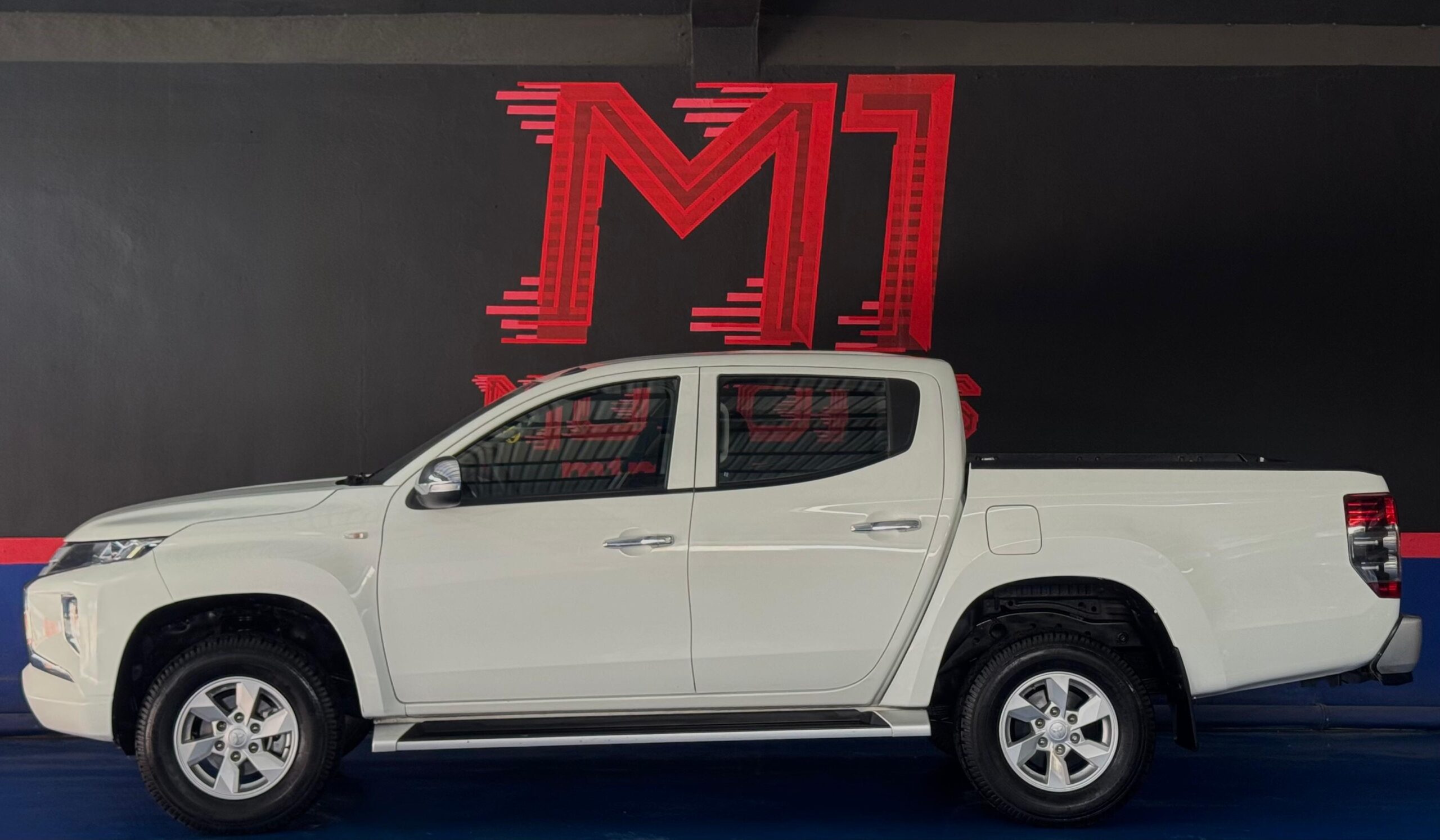 MITSUBISHI L200 GLX DOBLE CABINA 4X2 2022
