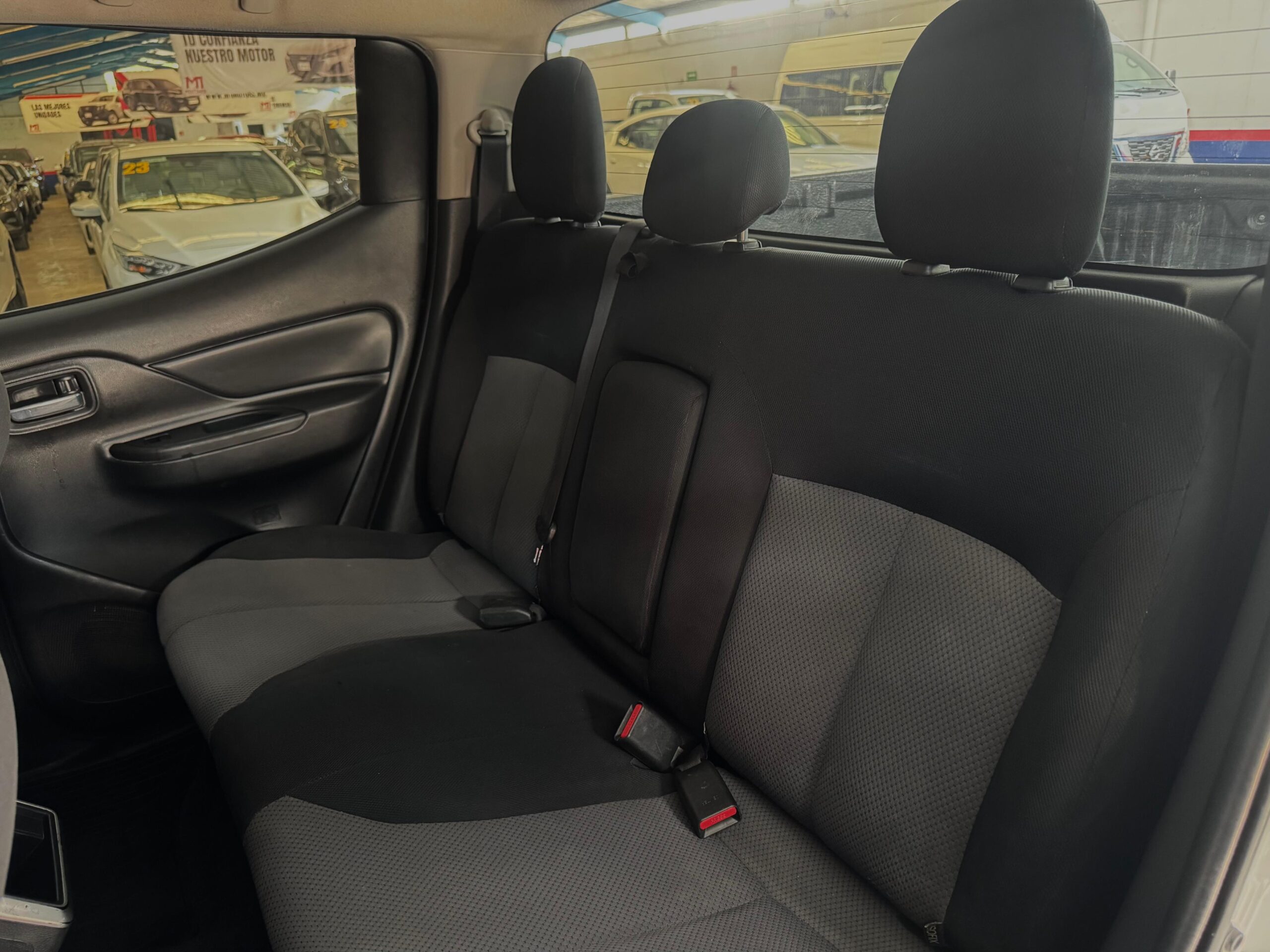 MITSUBISHI L200 GLX DOBLE CABINA 4X2 2022