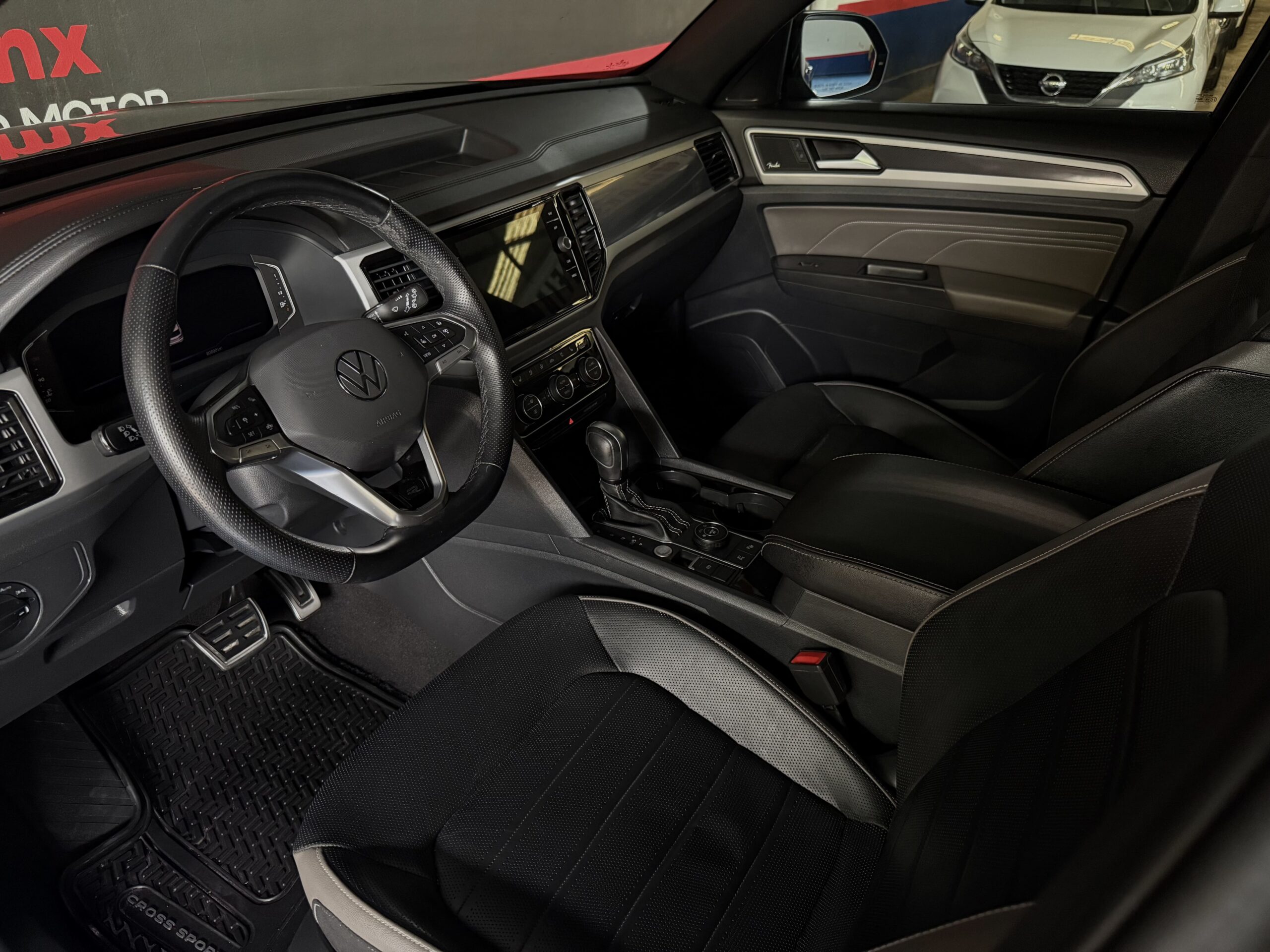 VOLKSWAGEN TERAMONT CROSS SPORT R-LINE 2022