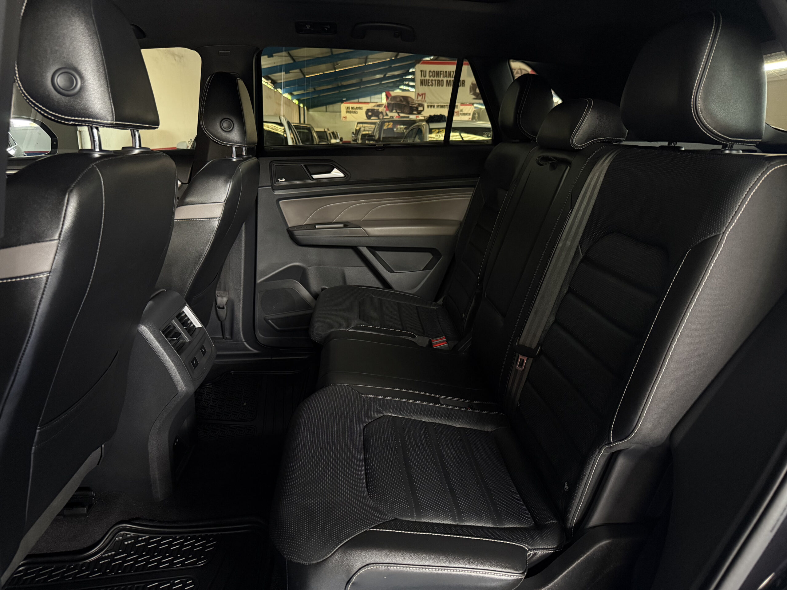 VOLKSWAGEN TERAMONT CROSS SPORT R-LINE 2022