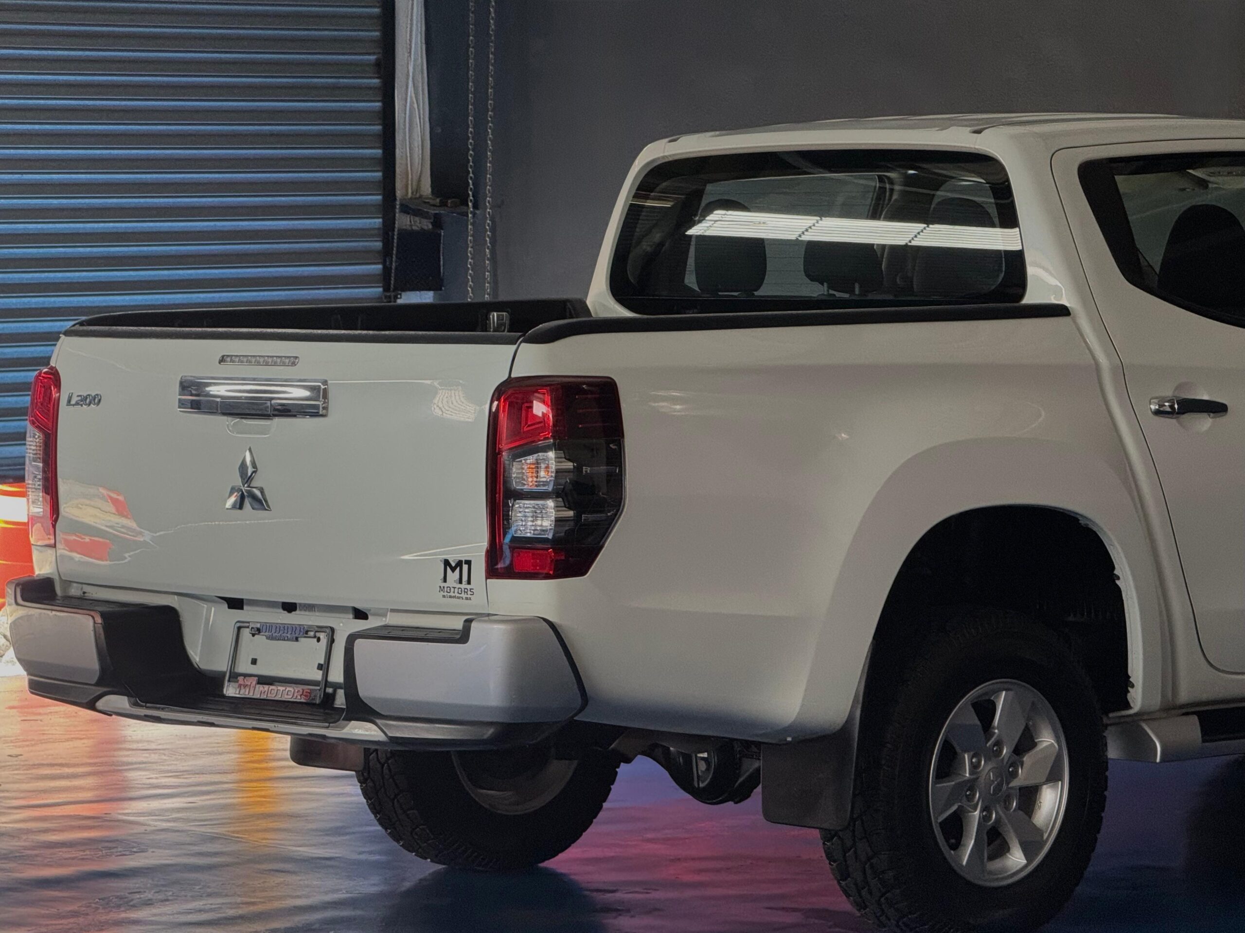 MITSUBISHI L200 GLX DOBLE CABINA 4X2 2022