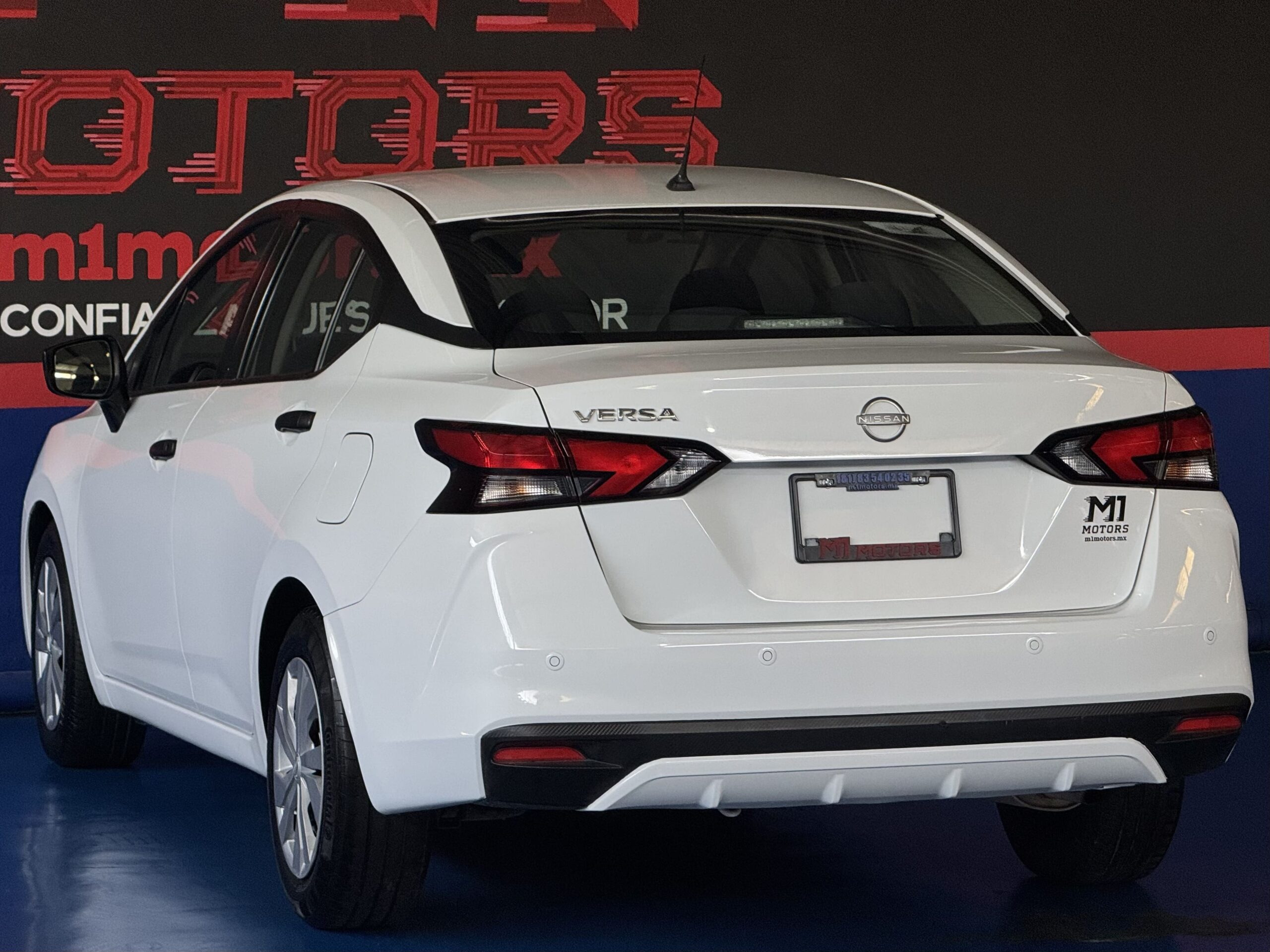 NISSAN VERSA SENSE CVT 2023