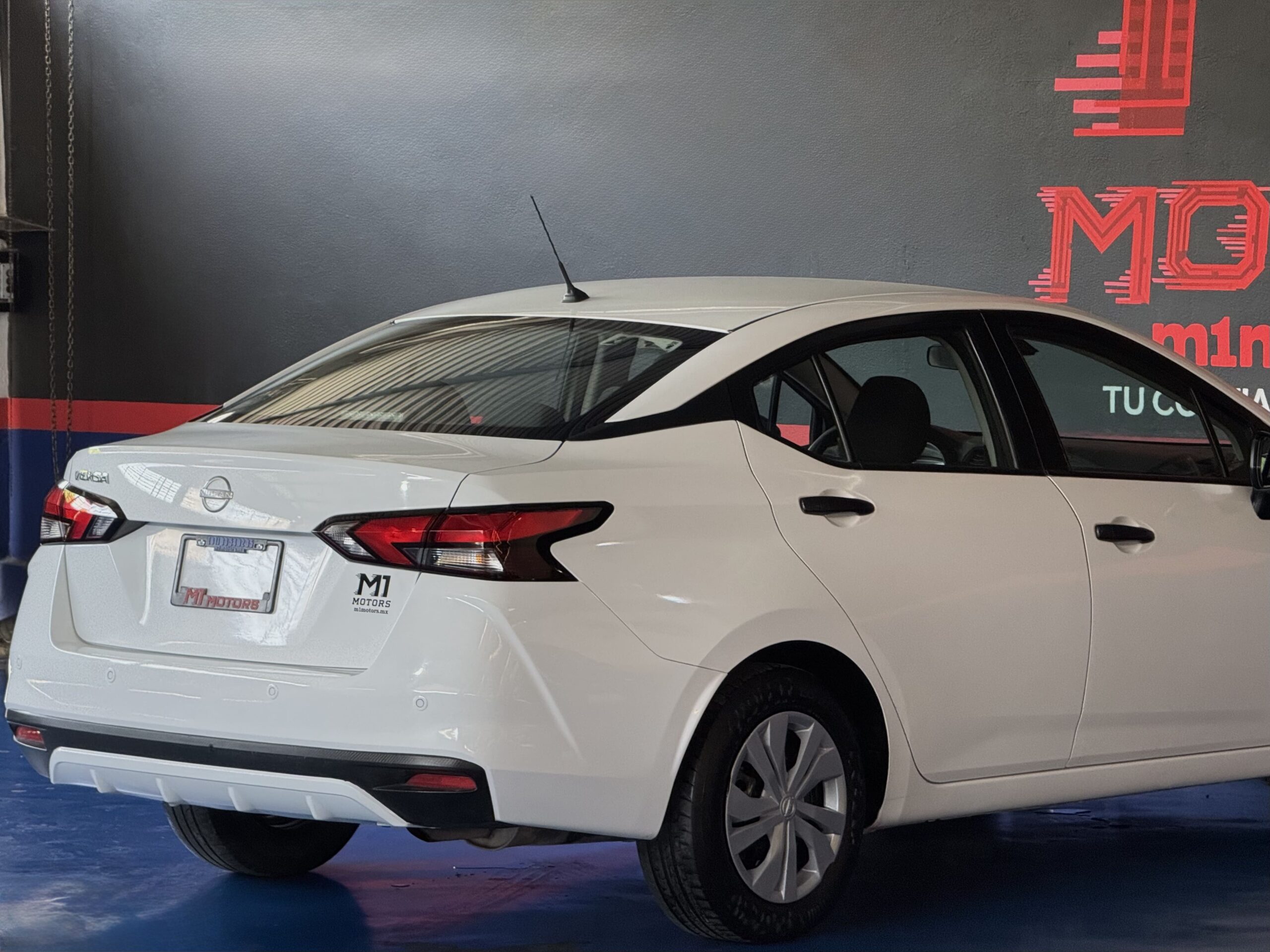 NISSAN VERSA SENSE CVT 2023