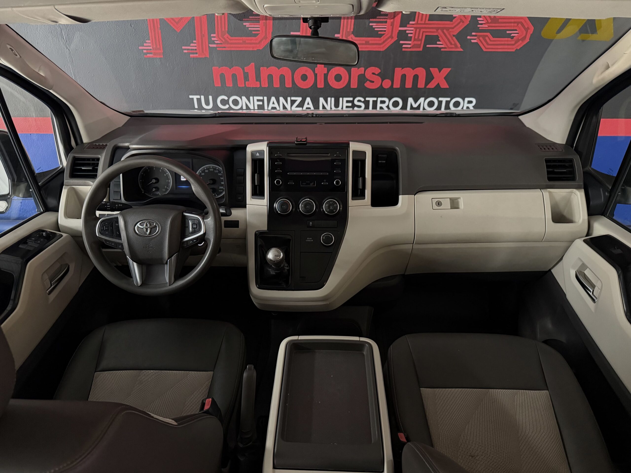 TOYOTA HIACE 12 PAS 2020