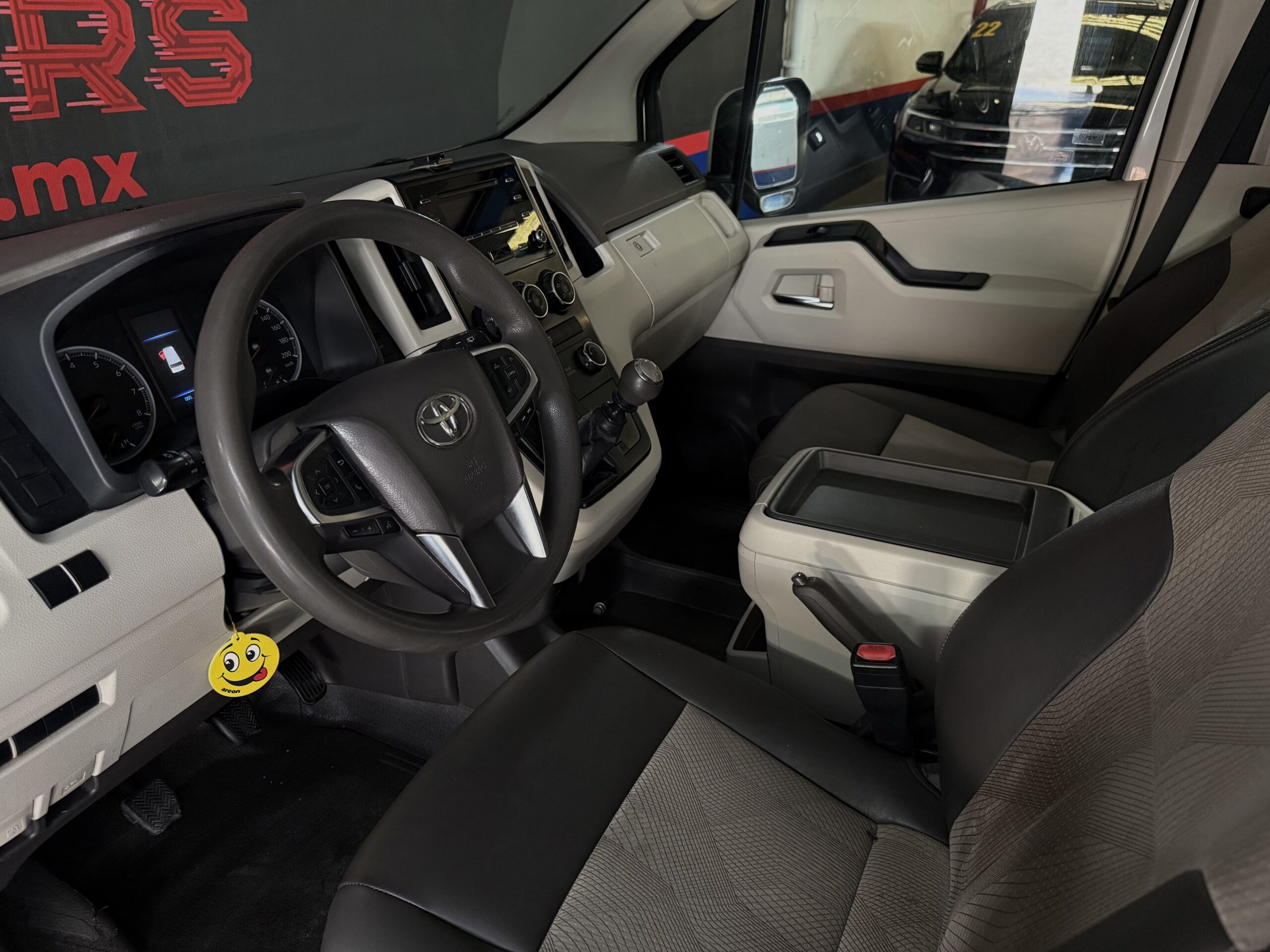 TOYOTA HIACE 12 PAS 2020
