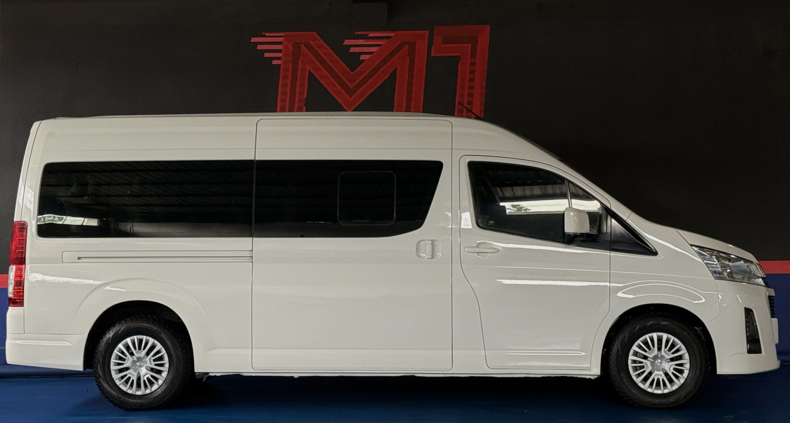 TOYOTA HIACE 12 PASAJEROS 2022