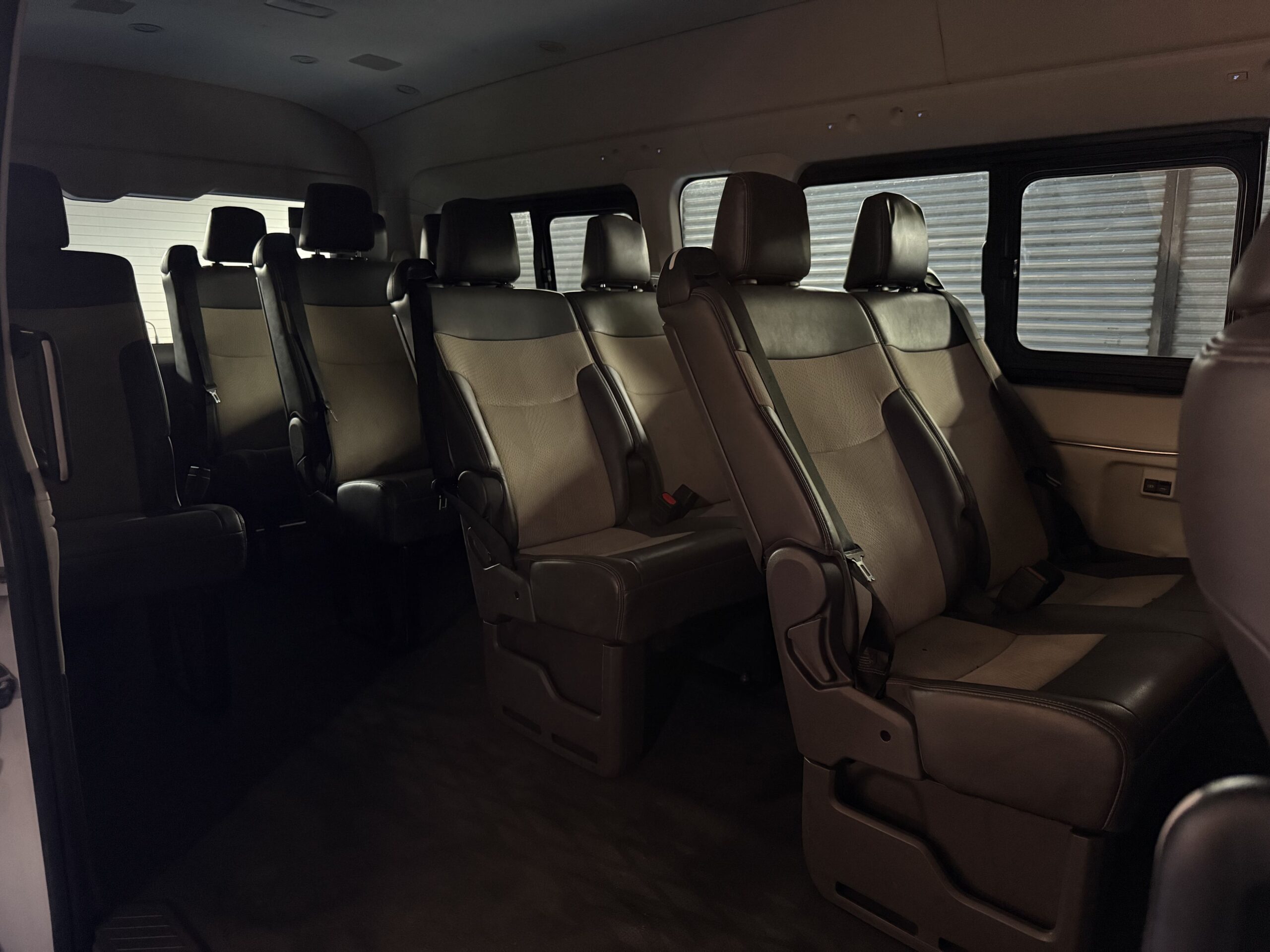 TOYOTA HIACE 12 PASAJEROS 2022