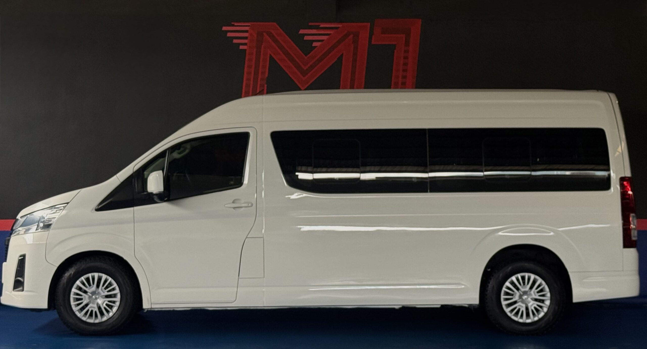 TOYOTA HIACE 12 PASAJEROS 2022