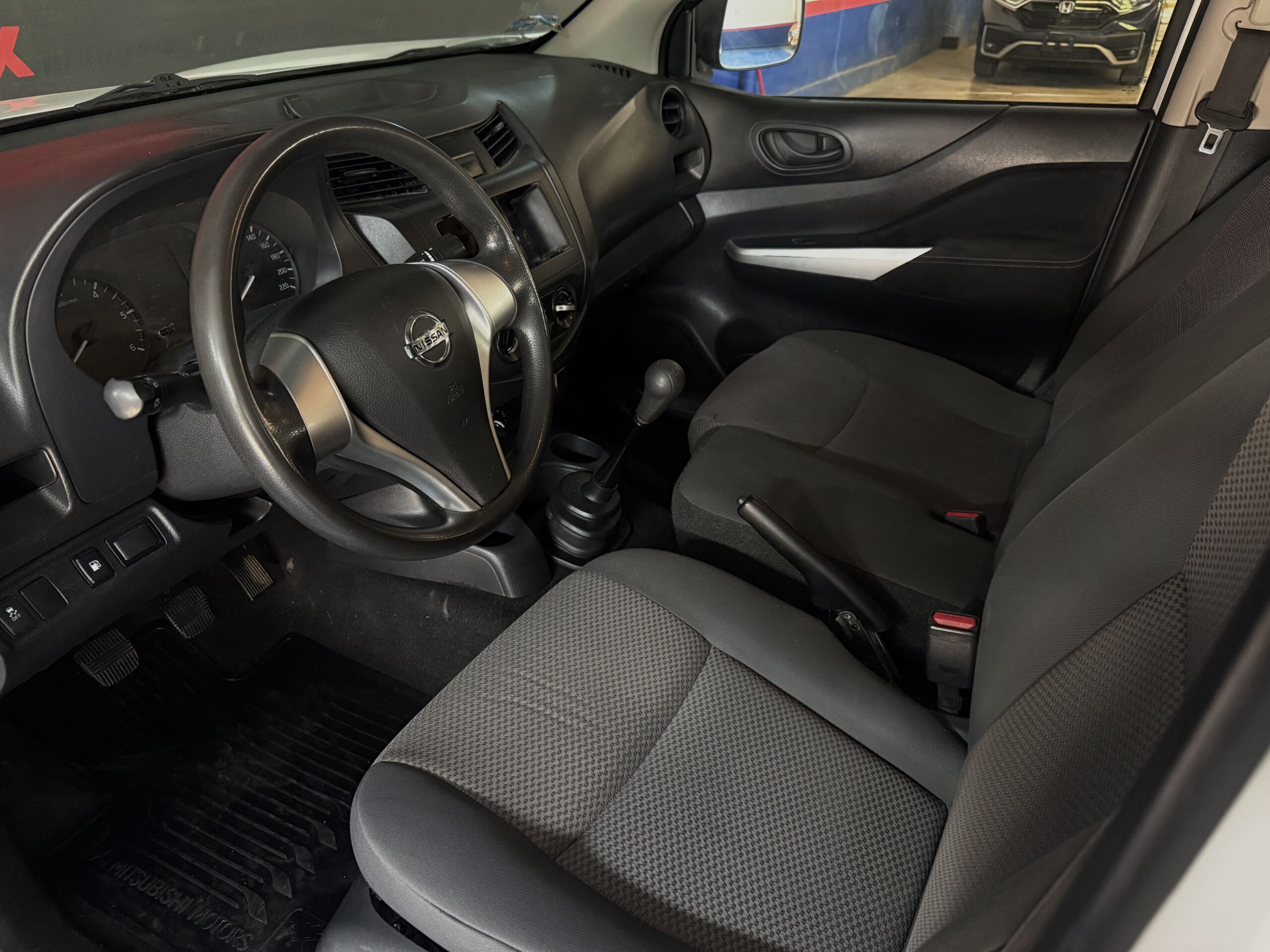 NISSAN NP300 FRONTIER DOBLE CABINA DIESEL 4X4 TM