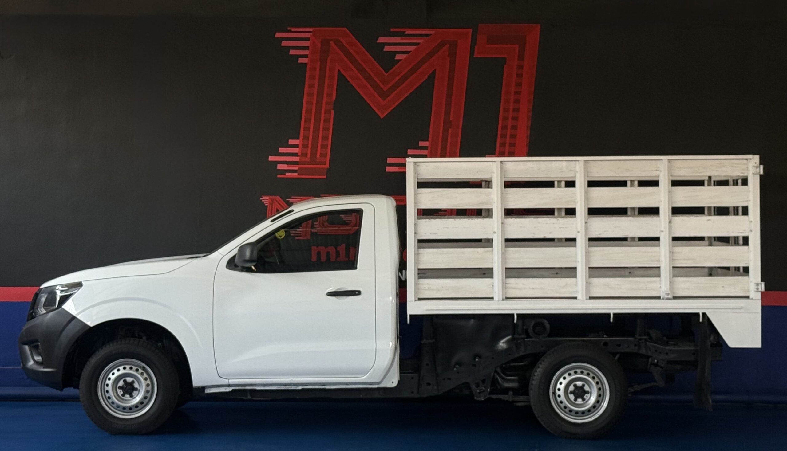 NISSAN NP300 ESTACAS 2020