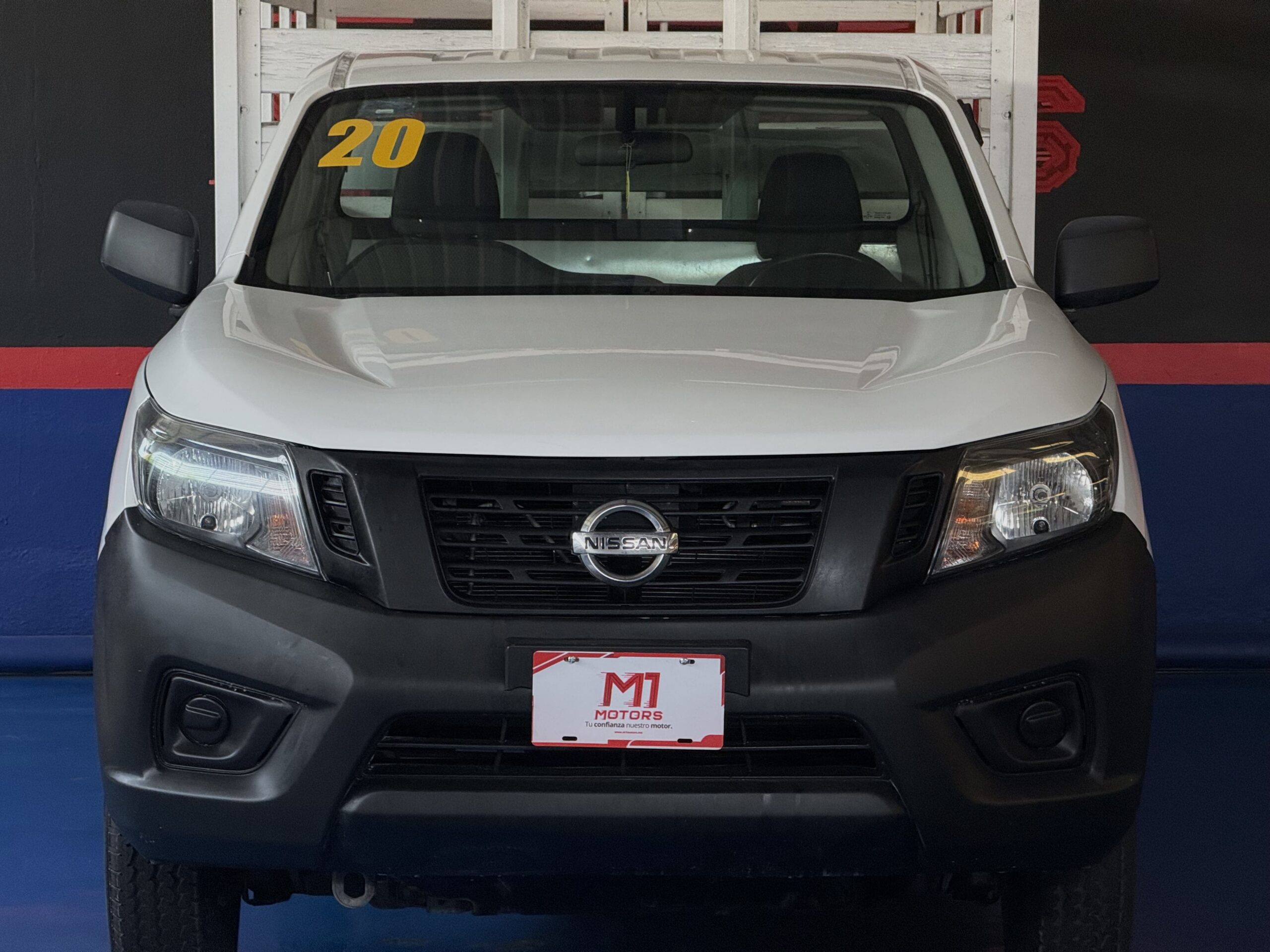 NISSAN NP300 ESTACAS 2020