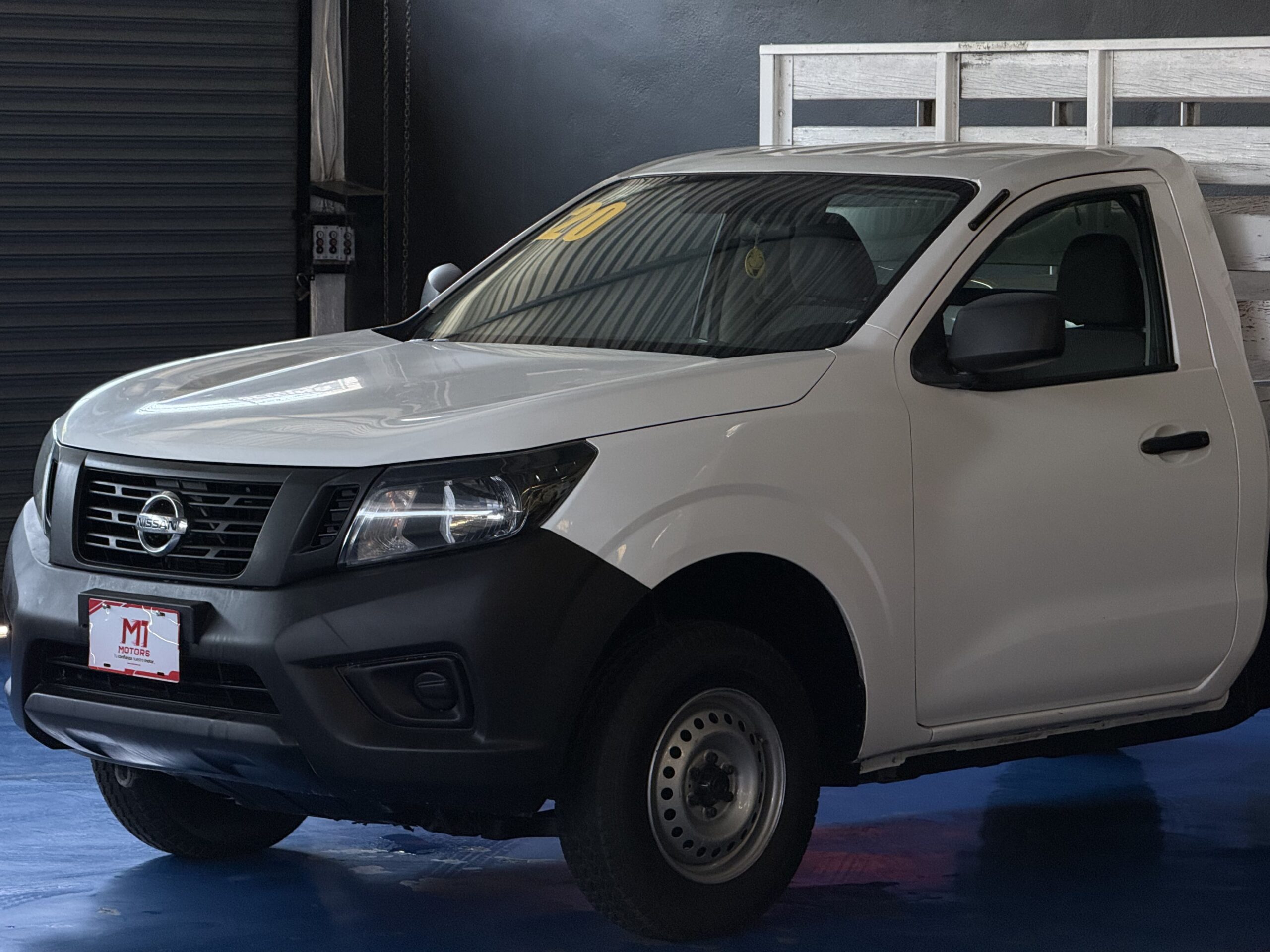 NISSAN NP300 ESTACAS 2020