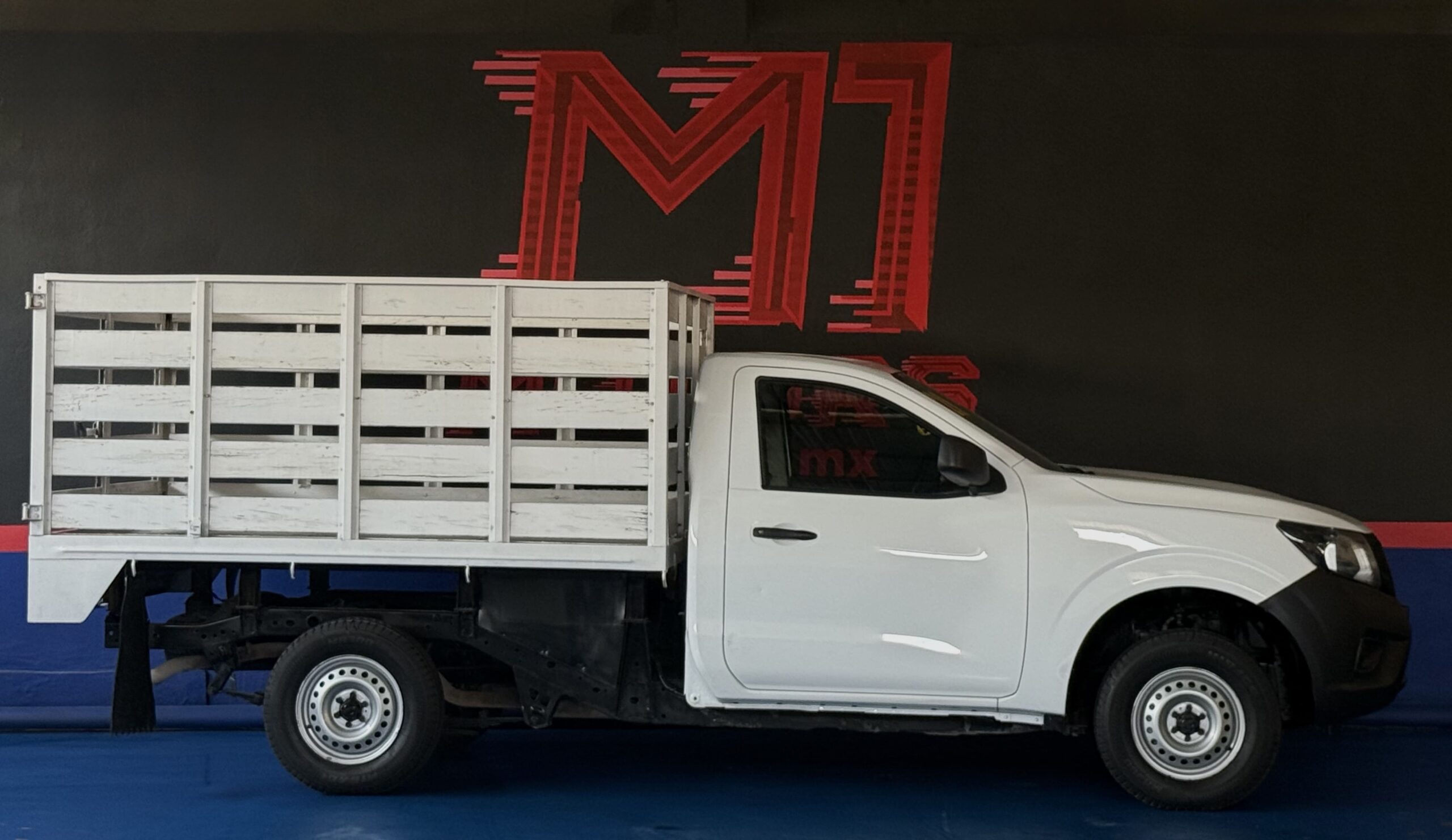 NISSAN NP300 ESTACAS 2020