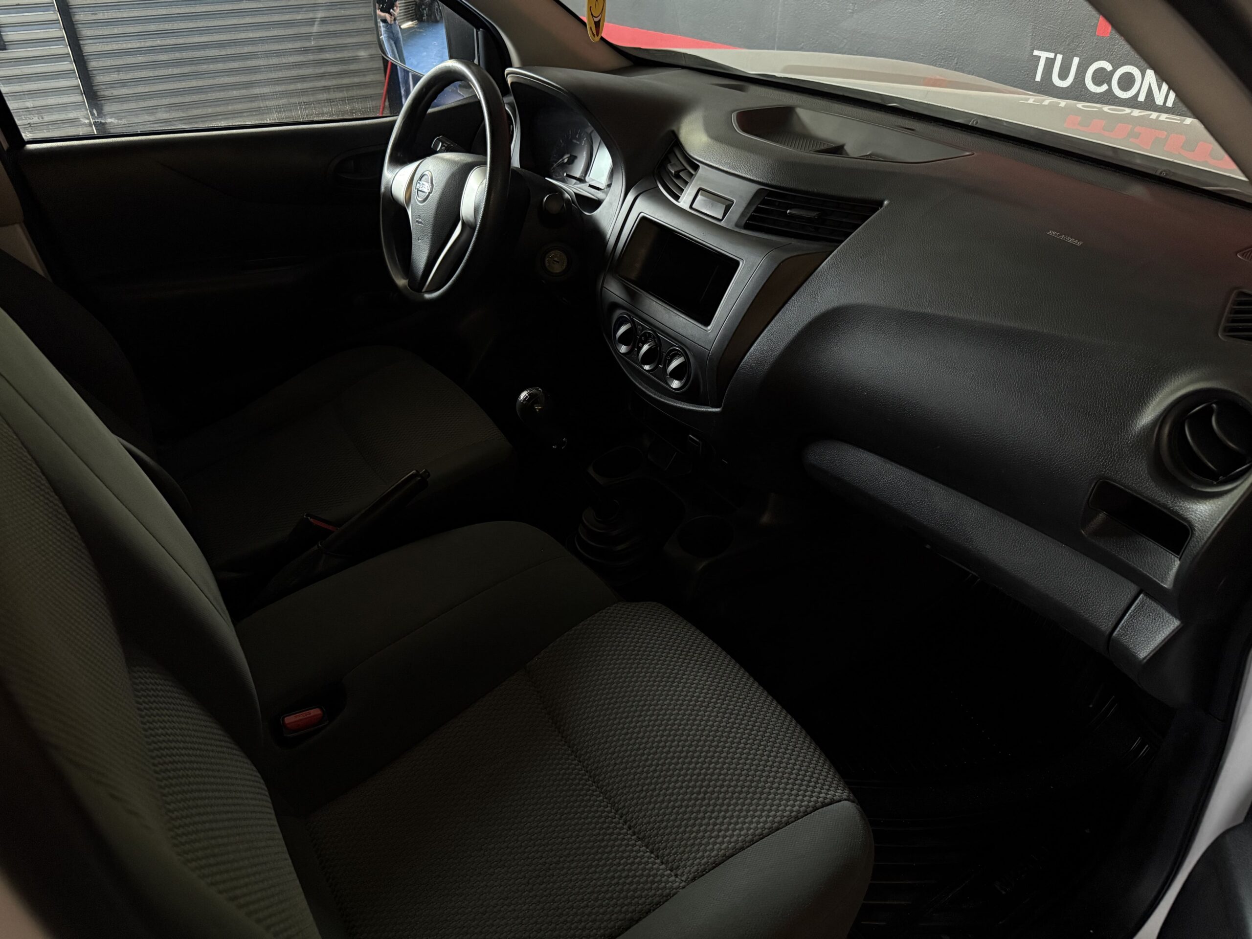NISSAN NP300 ESTACAS 2020
