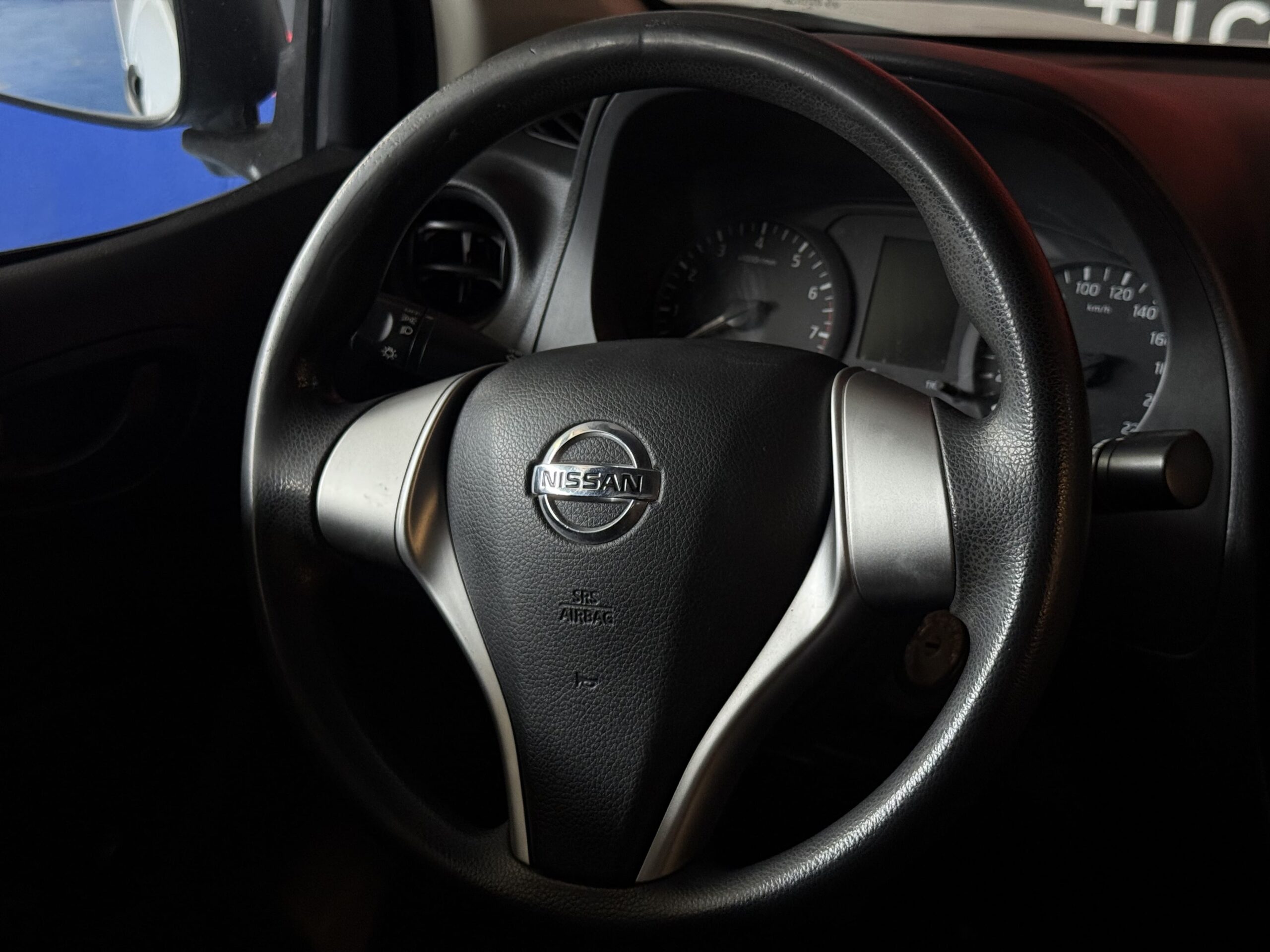 NISSAN NP300 ESTACAS 2020