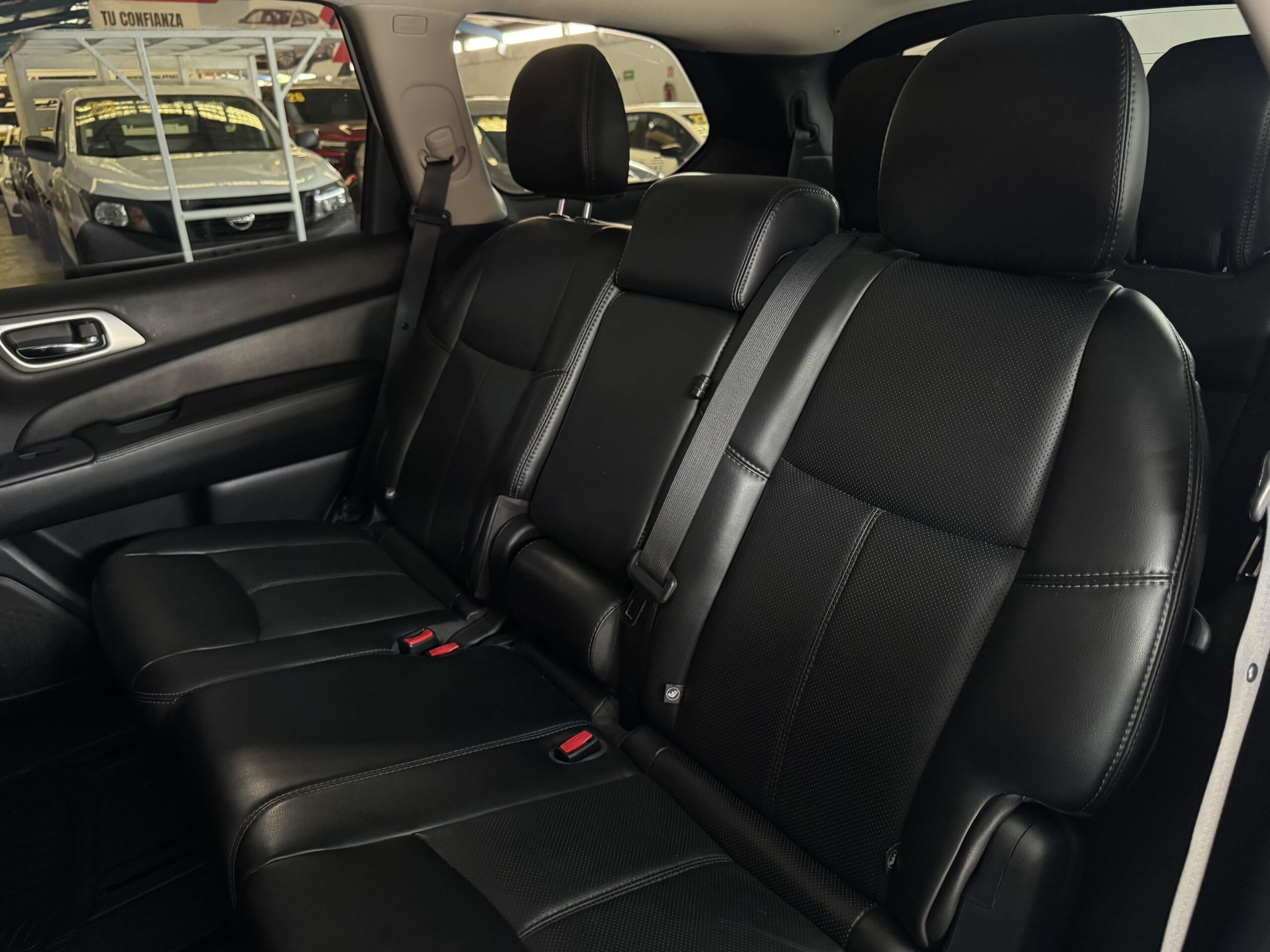 NISSAN PATHFINDER NP EXCLUSIVE 2017