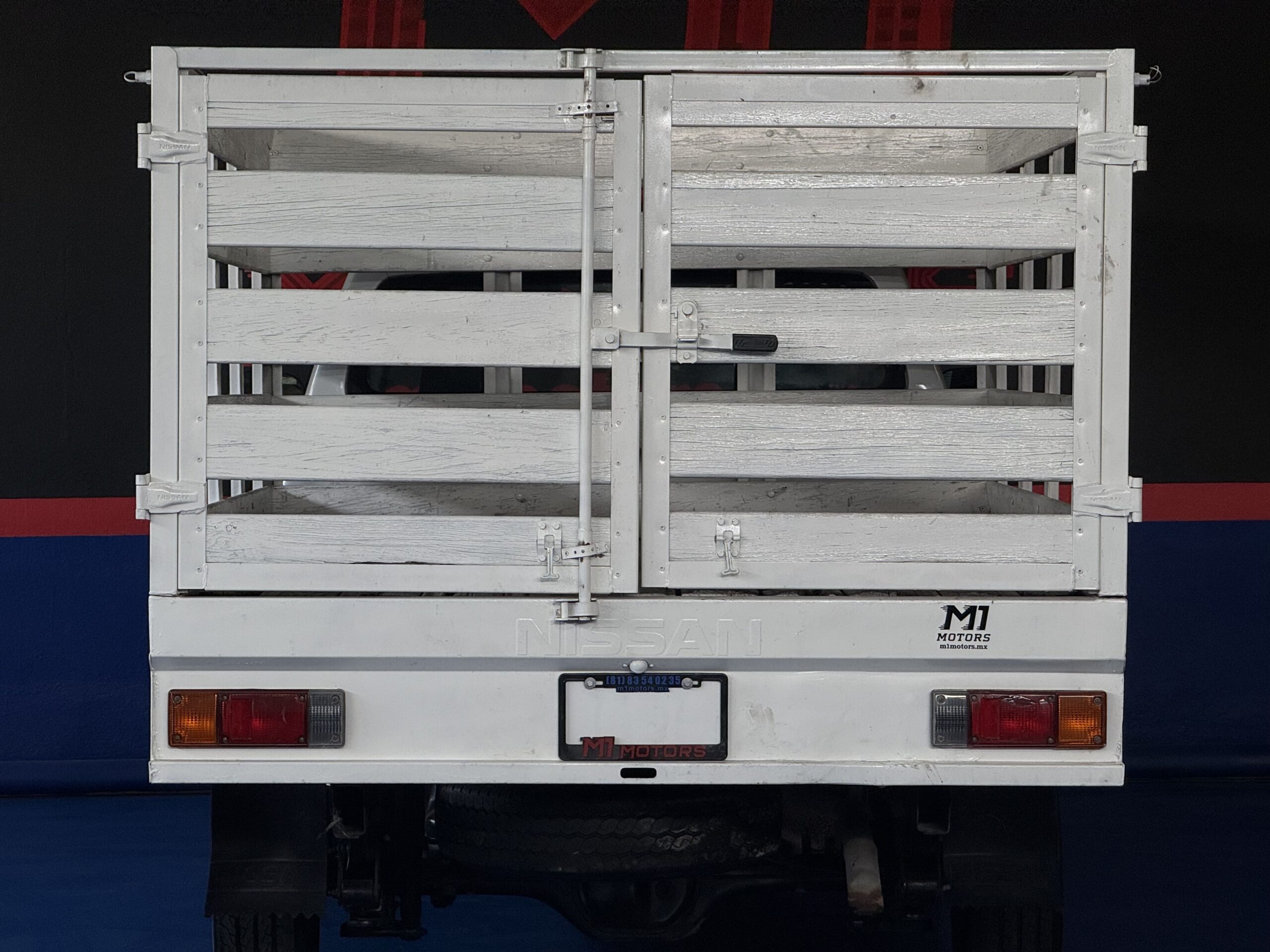 NISSAN NP300 ESTACAS TM DH 2020
