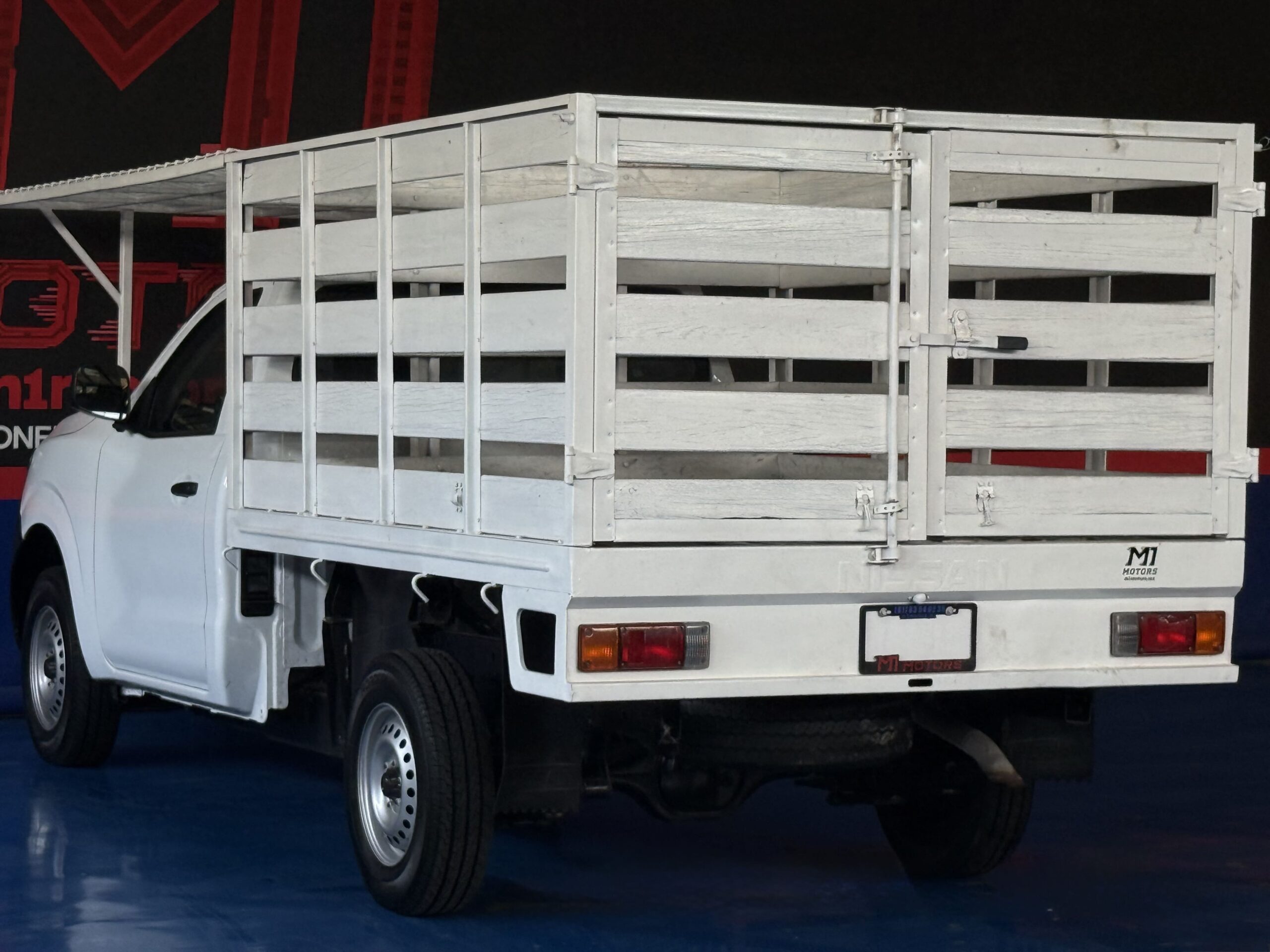NISSAN NP300 ESTACAS TM DH 2020