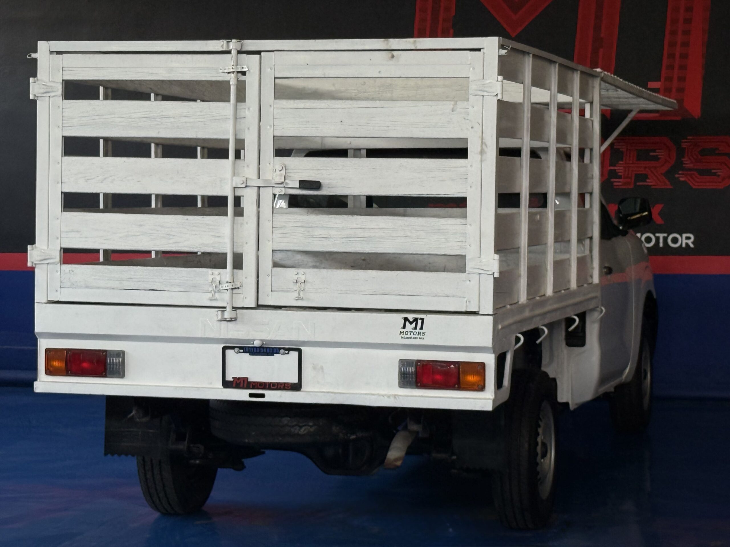 NISSAN NP300 ESTACAS TM DH 2020